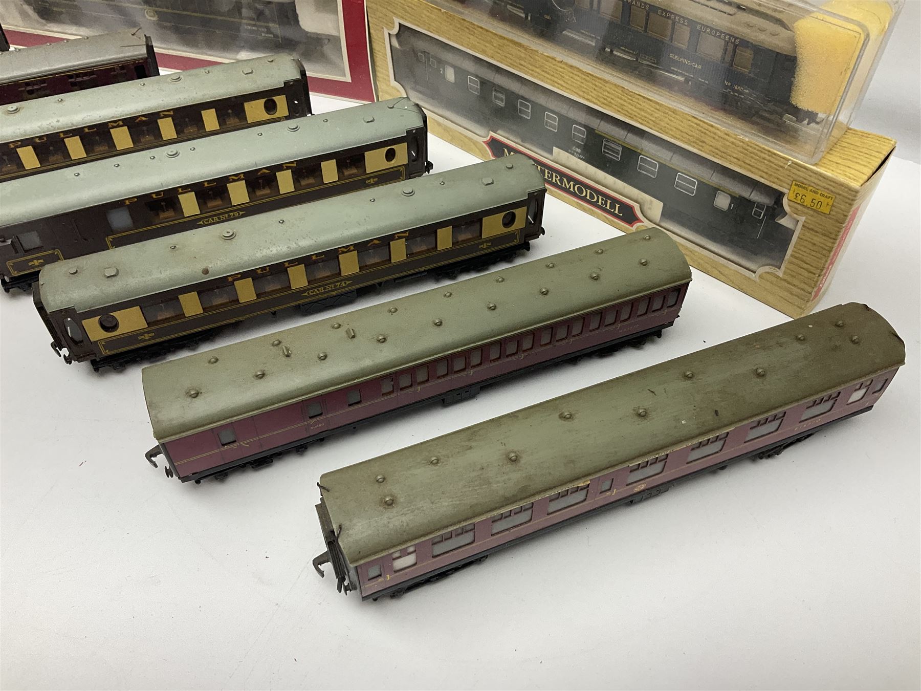 '00' gauge - four boxed and seven unboxed passenger coaches by Hornby Dublo - Image 6 of 12