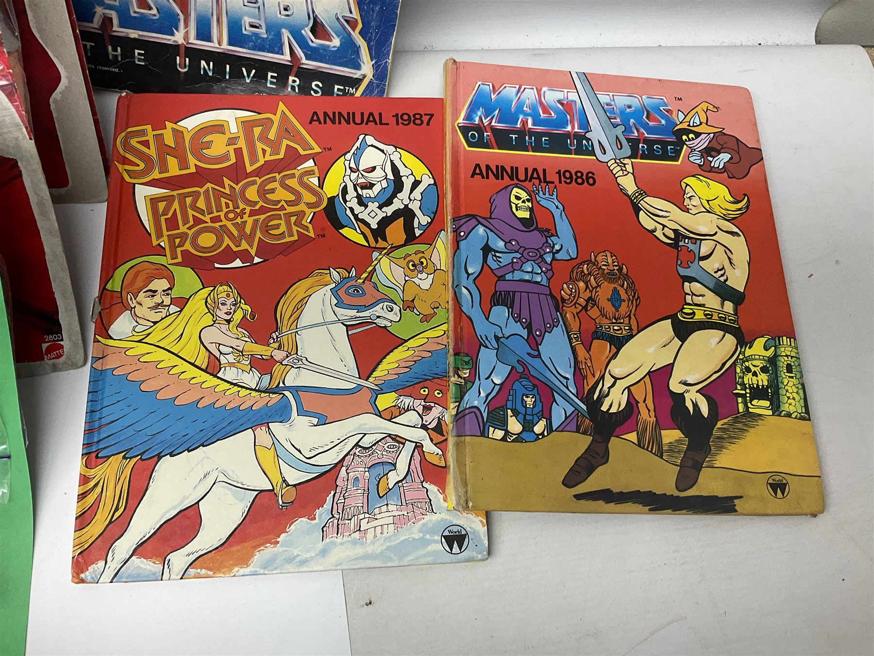 Thirty-one Masters of the Universe He-Man figures re-bagged on original backing cards; two others l - Image 7 of 19