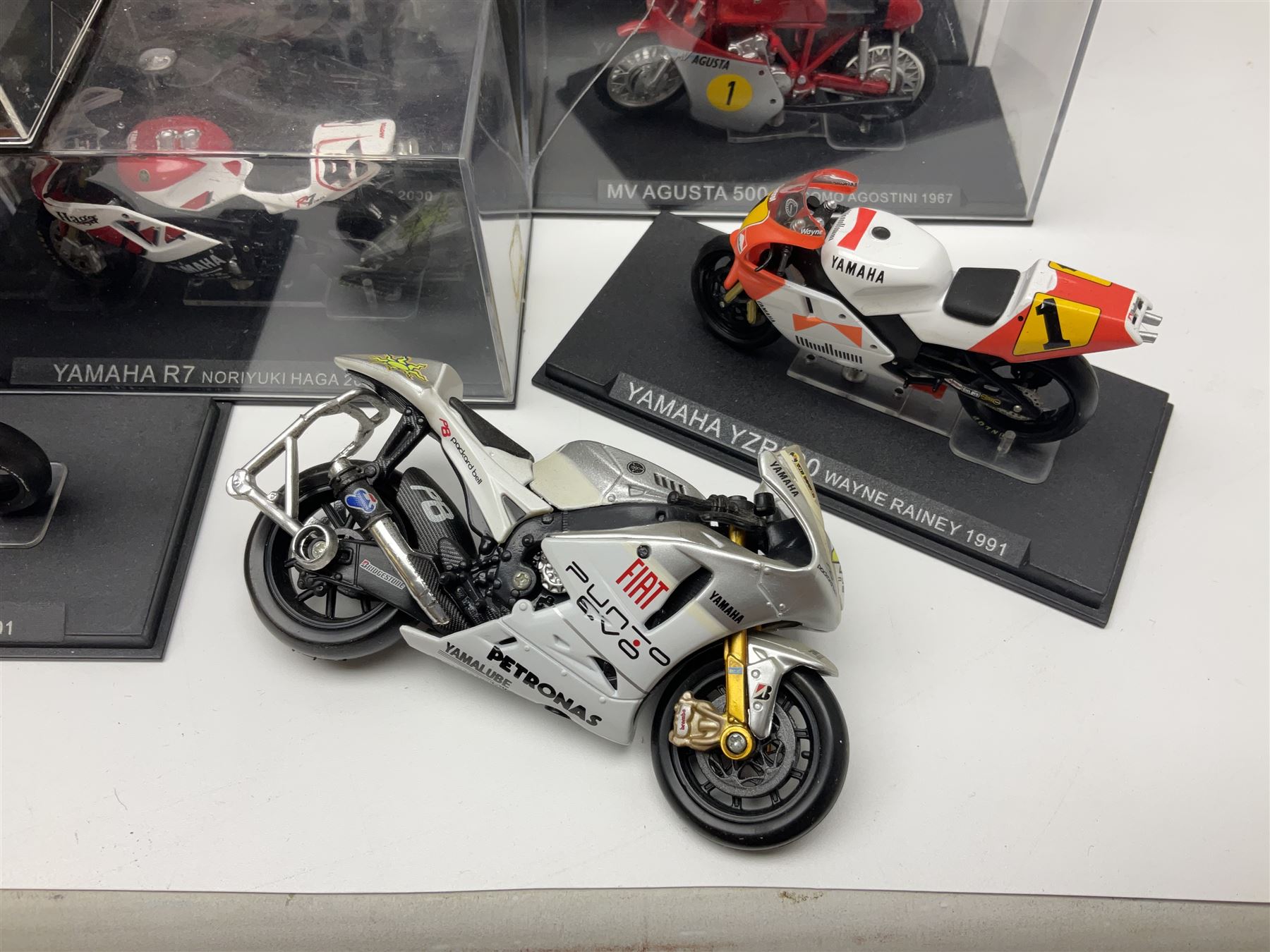 Fifty-one die-cast models of motorcycles by Maisto - Image 3 of 18