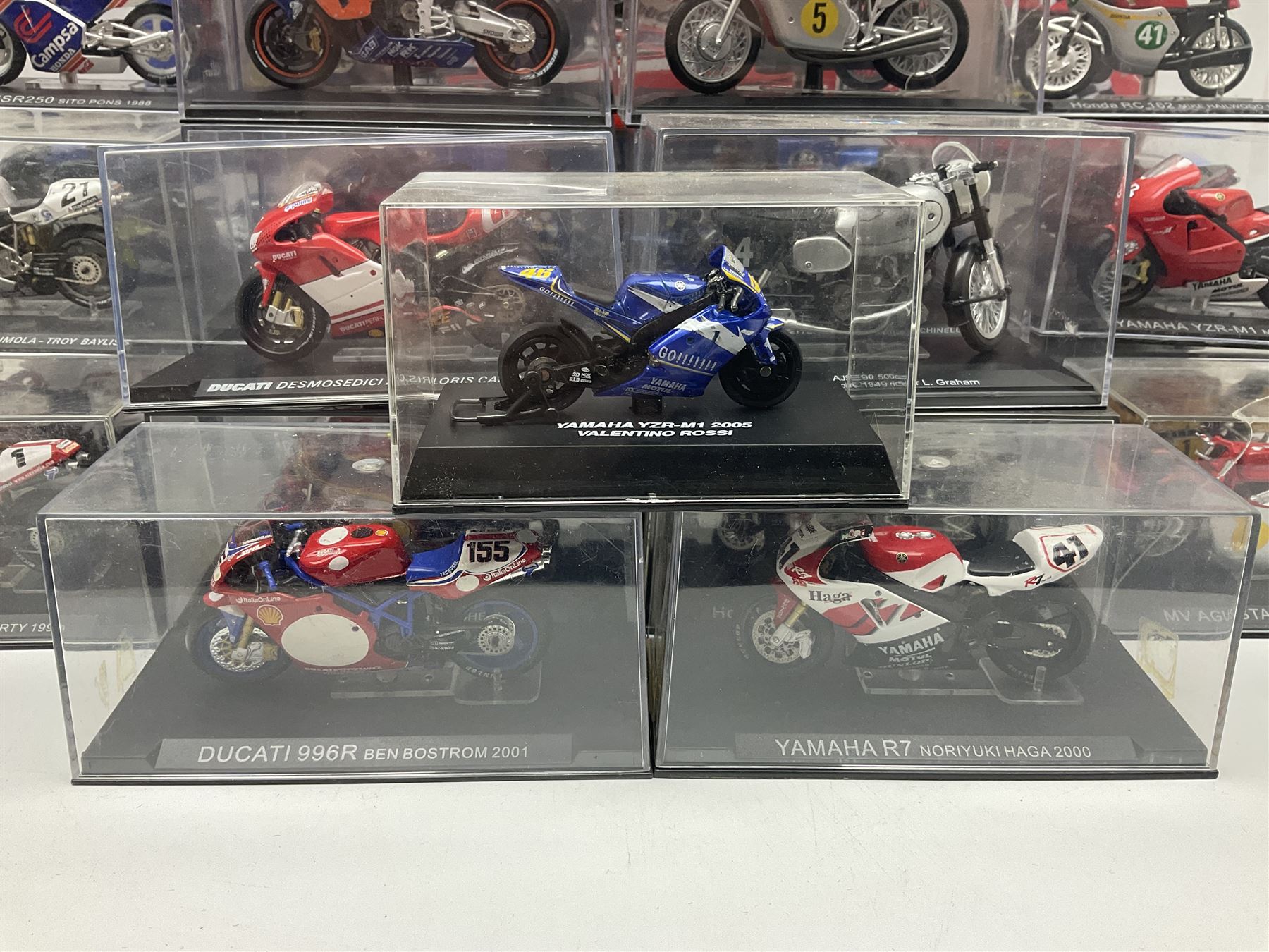 Fifty-one die-cast models of motorcycles by Maisto - Image 5 of 18