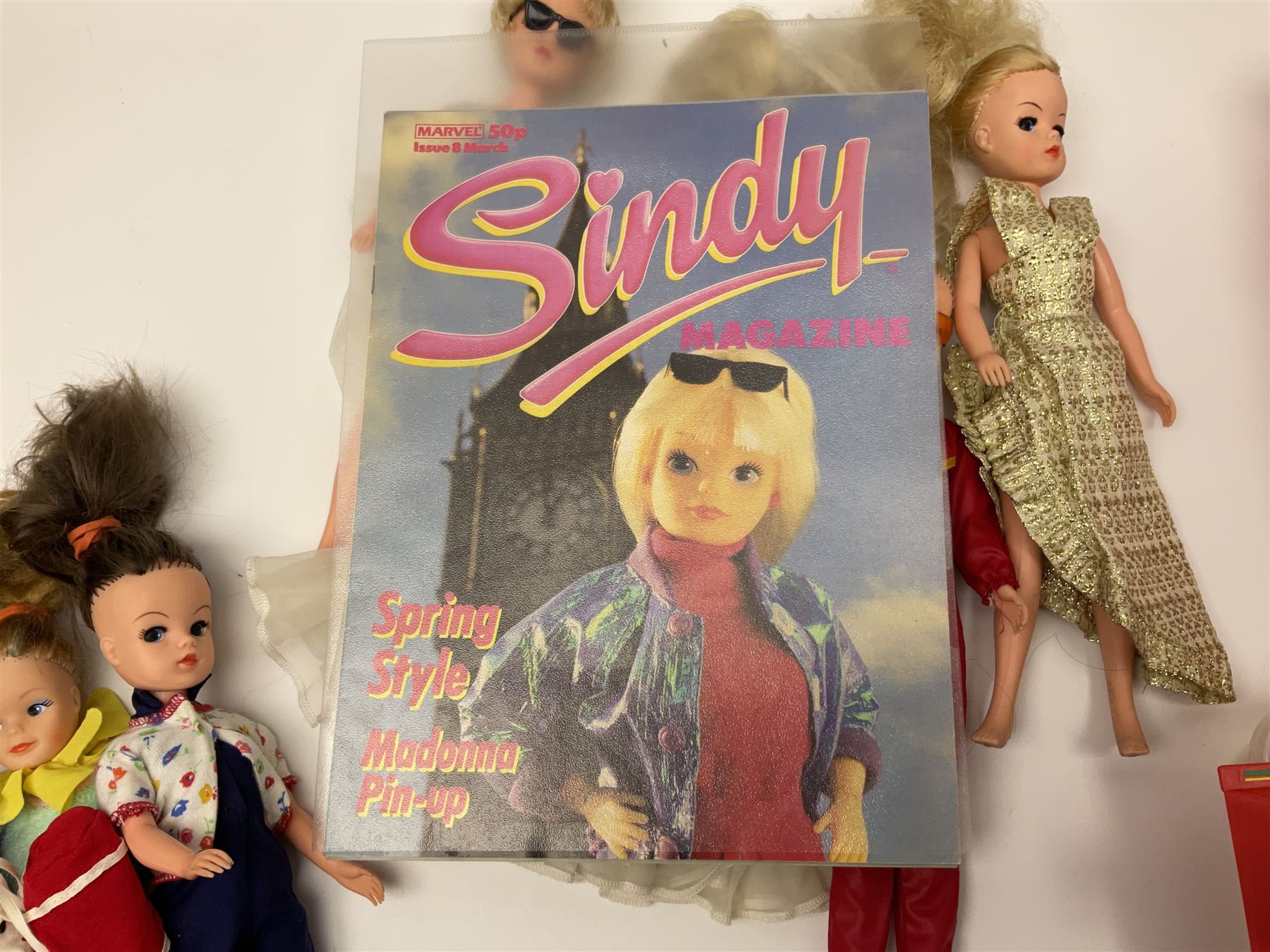 Sindy - ten 1980s 033055X dressed fashion dolls; together with a quantity of loose clothing - Image 7 of 13