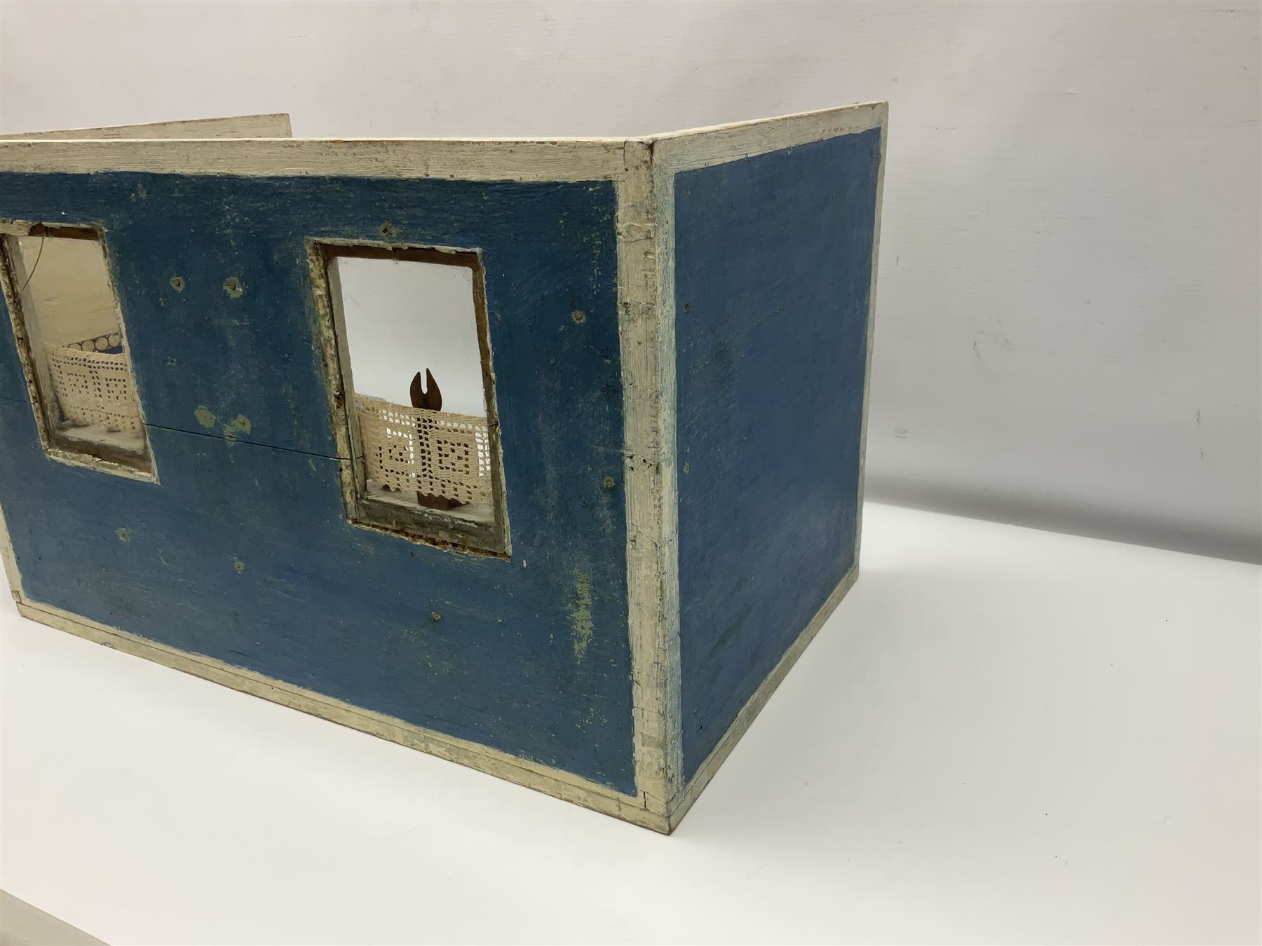 Late Victorian German white and blue painted pine diorama of a kitchen interior - Image 10 of 12