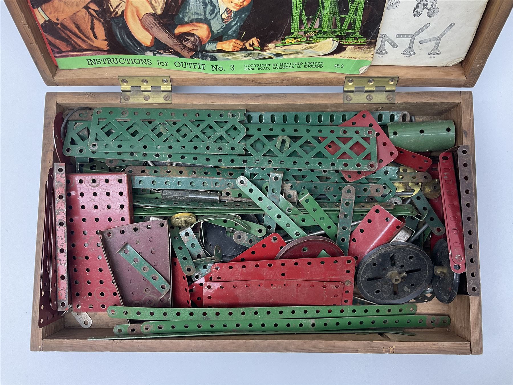 Meccano - quantity of playworn sections in red and green - Image 2 of 6