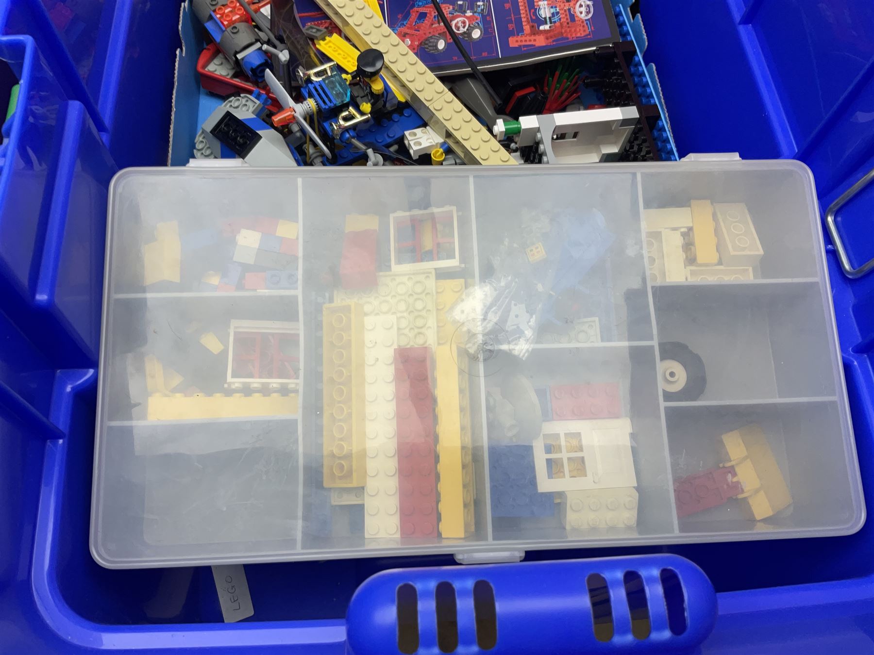 Lego - large quantity of part-built models and loose component parts including Lego Technic and Lego - Image 6 of 9