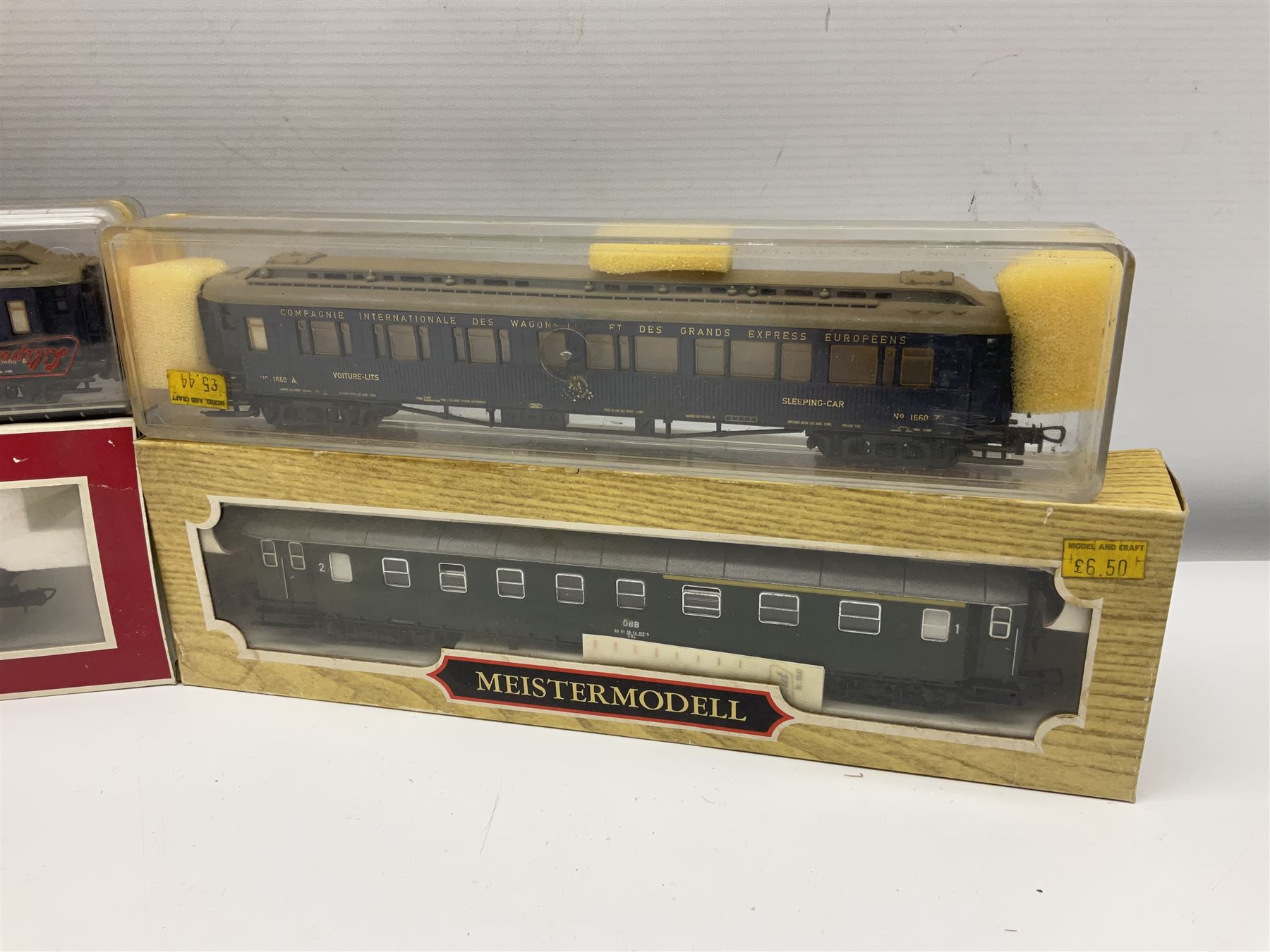 '00' gauge - four boxed and seven unboxed passenger coaches by Hornby Dublo - Image 12 of 12