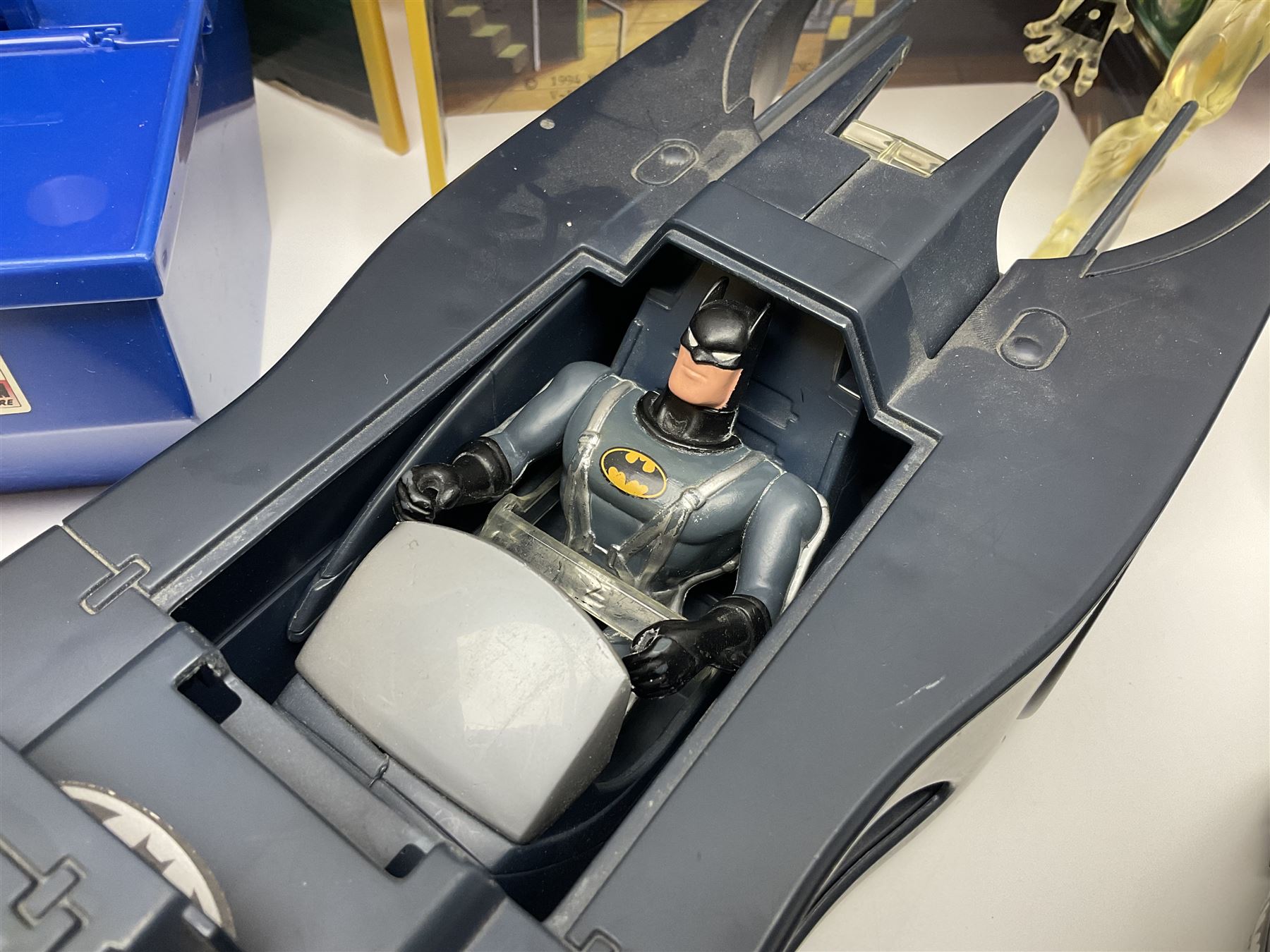 Group of early 90s Marvel/DC Comics toys; 1993 Kenner Batmobile with original Batman figure and plan - Image 2 of 22