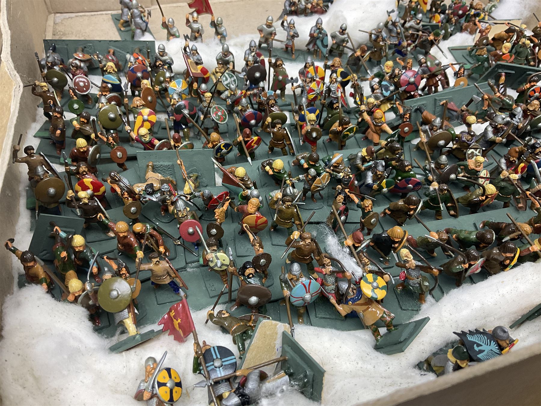 Painted metal wargame figures - over four hundred including Normans and Saxons - Image 13 of 14