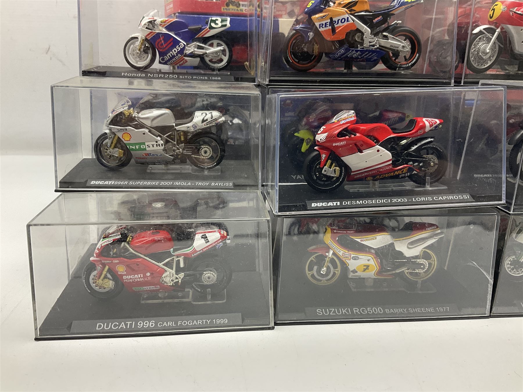 Fifty-one die-cast models of motorcycles by Maisto - Image 6 of 18
