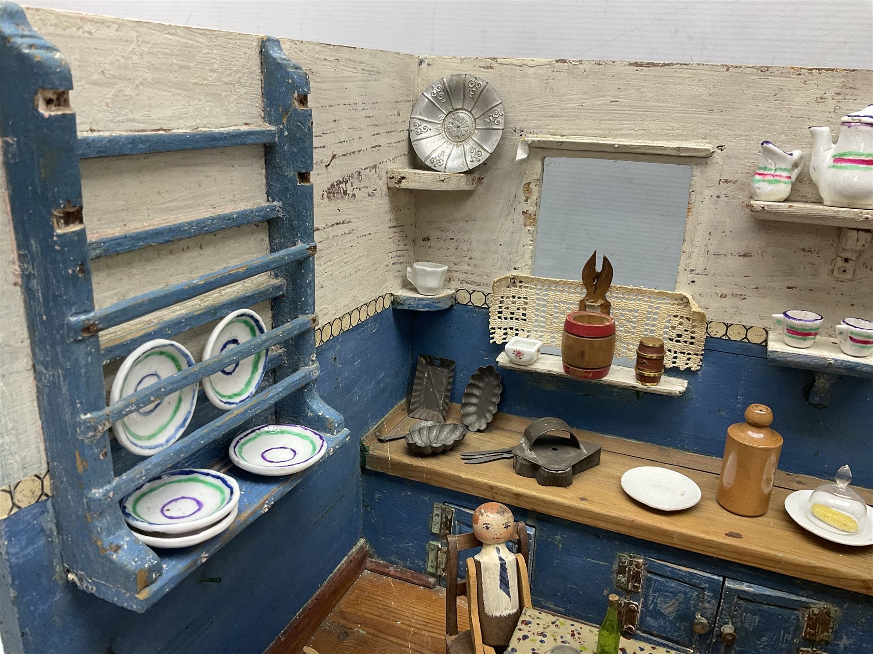 Late Victorian German white and blue painted pine diorama of a kitchen interior - Image 4 of 12