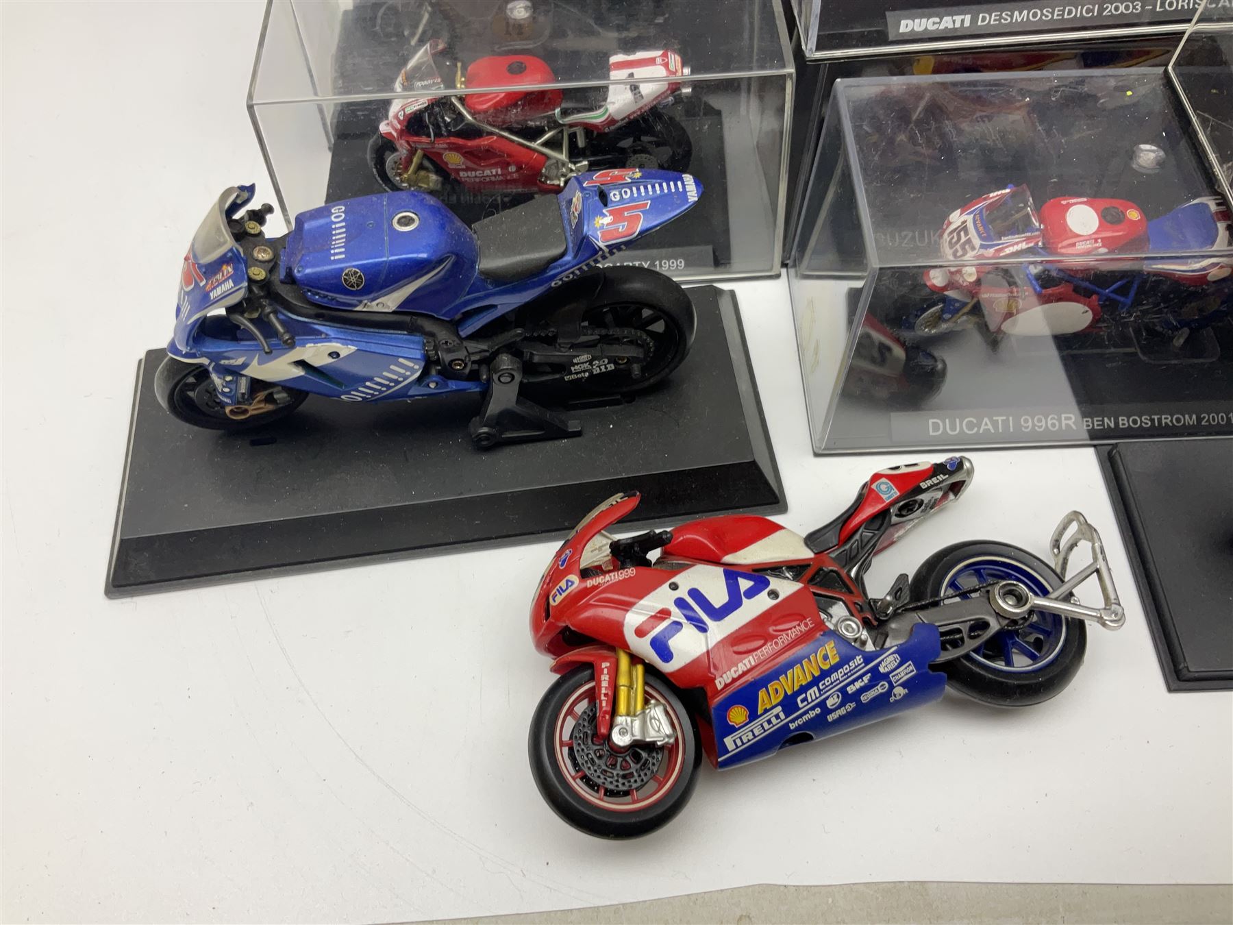 Fifty-one die-cast models of motorcycles by Maisto - Image 2 of 18