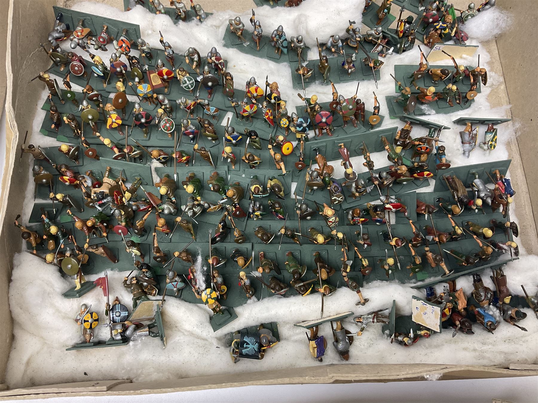 Painted metal wargame figures - over four hundred including Normans and Saxons - Image 12 of 14