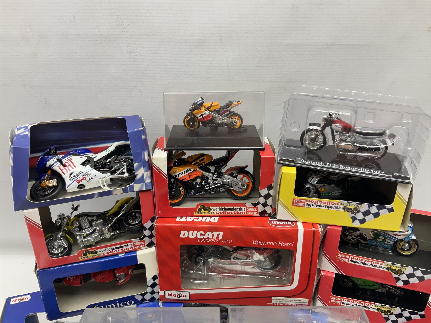 Fifty-one die-cast models of motorcycles by Maisto - Image 13 of 18