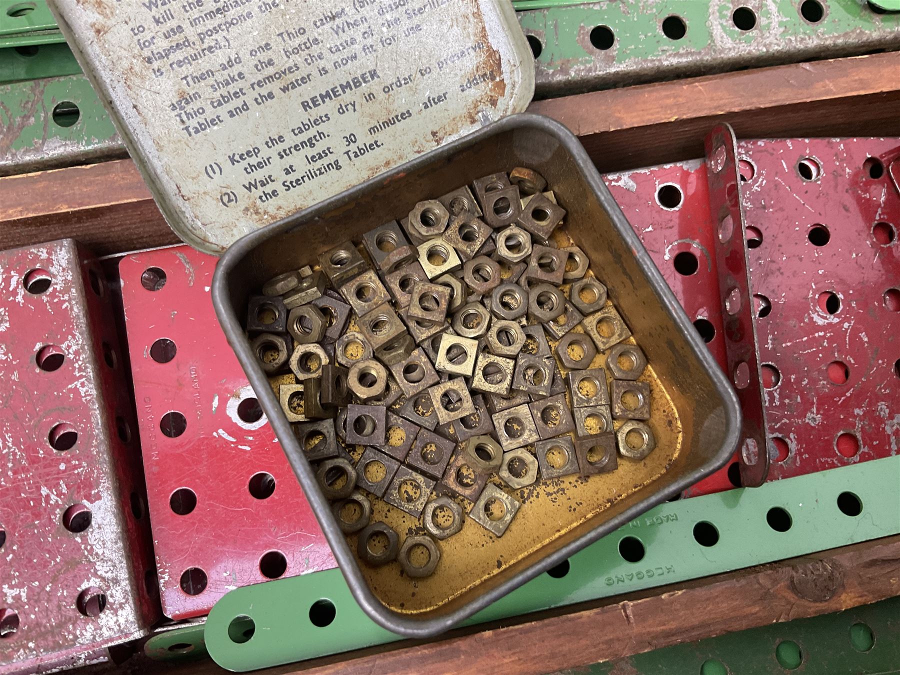 Meccano - large quantity of loose parts including various plates and strips - Image 10 of 11