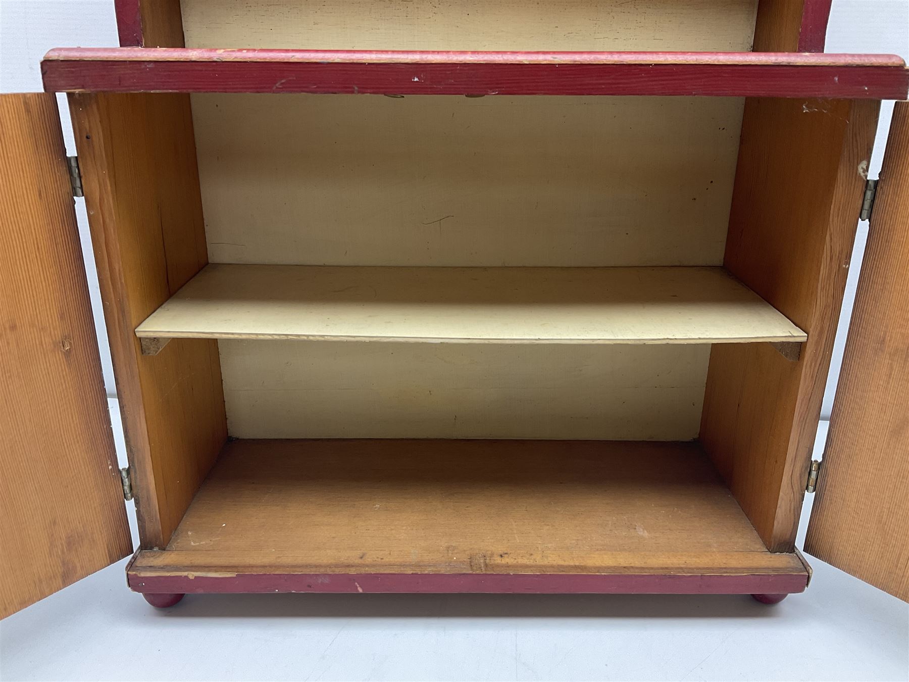 Miniature pitch pine Welsh dresser with open plate rack over two cupboard doors - Image 8 of 13