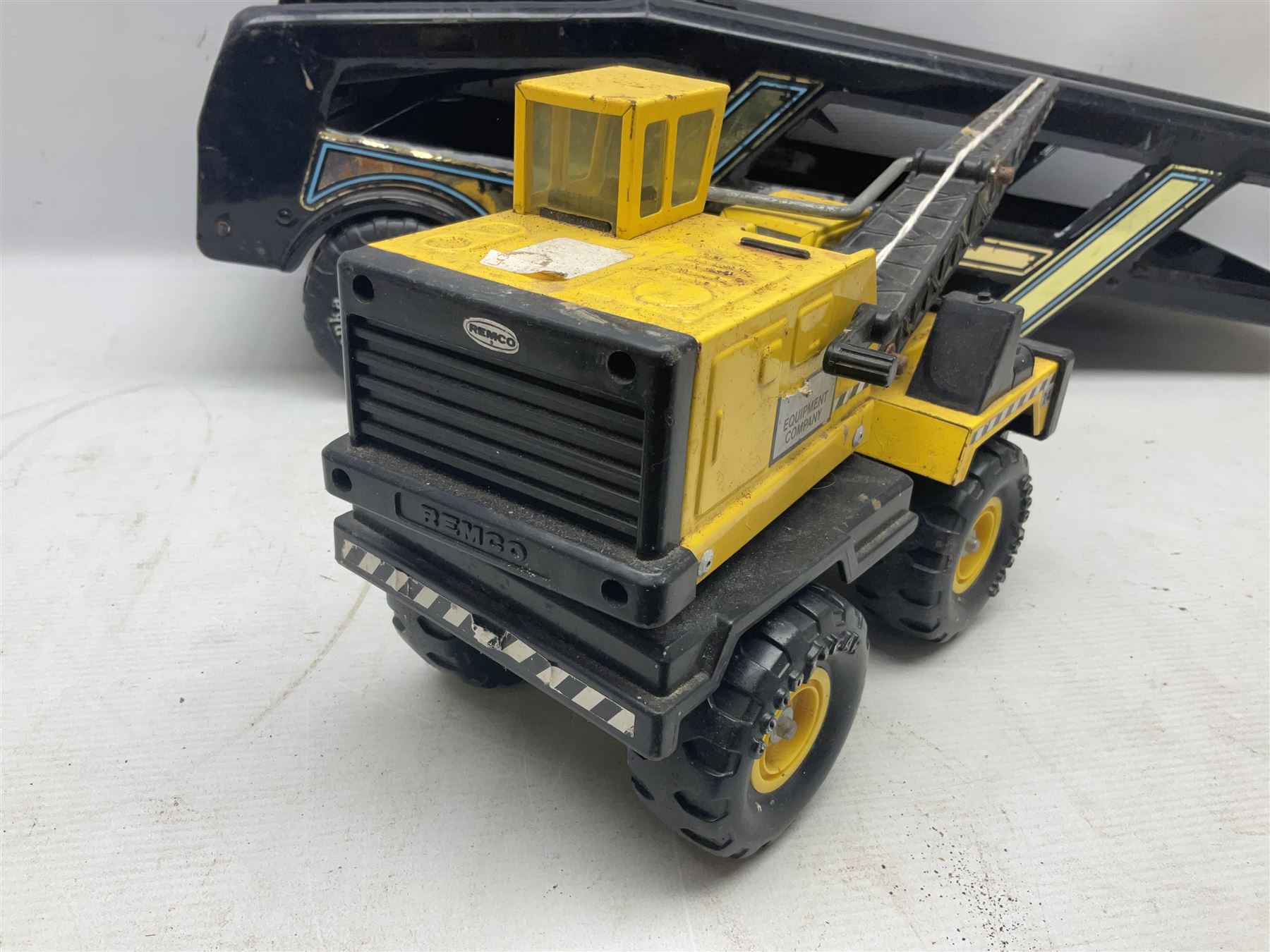 Tonka - five large scale steel pressed vehicles comprising Cement Mixer - Image 12 of 18