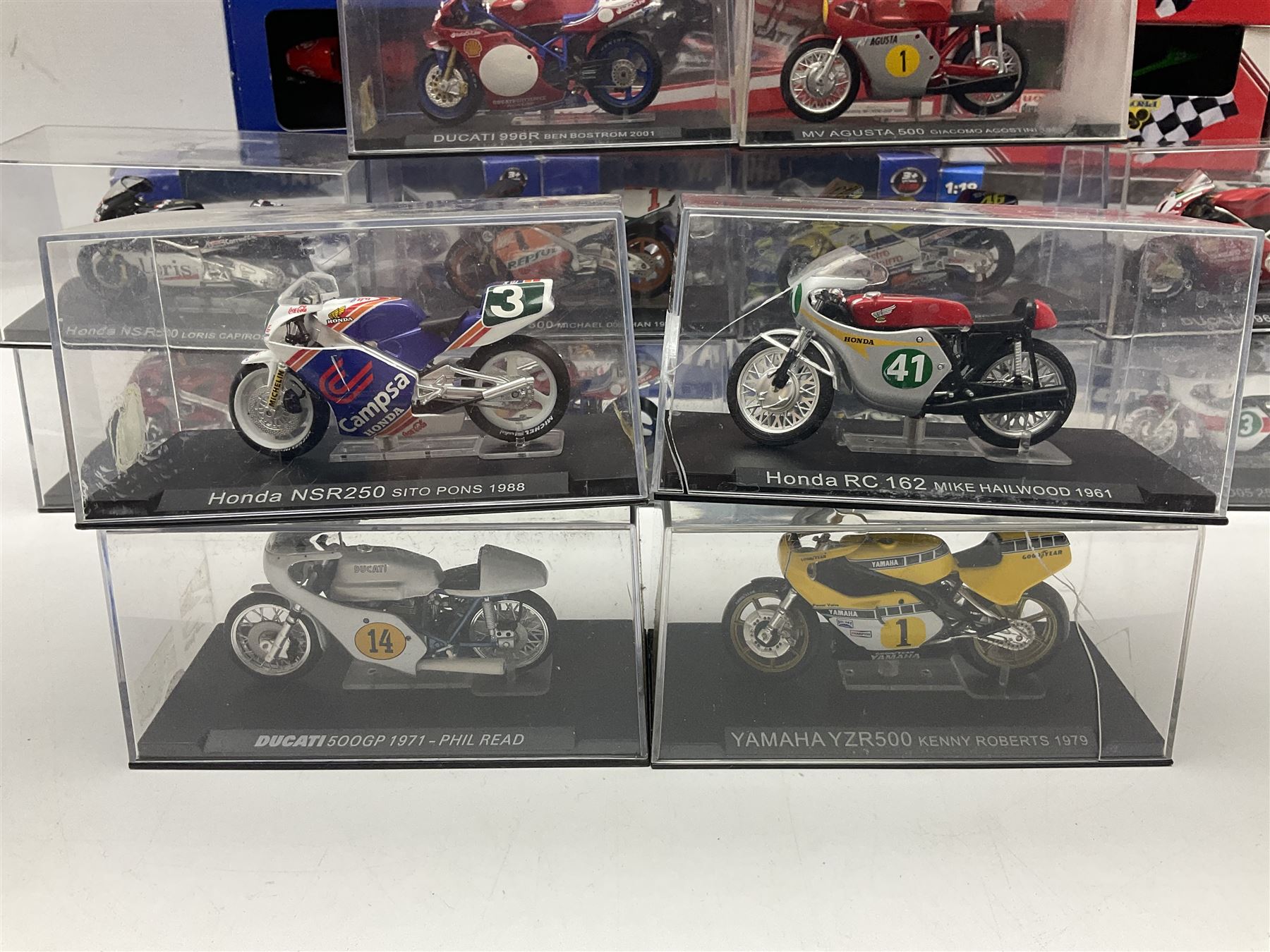 Fifty-one die-cast models of motorcycles by Maisto - Image 10 of 18