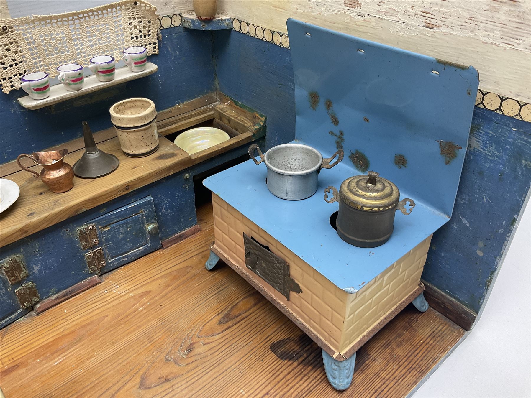 Late Victorian German white and blue painted pine diorama of a kitchen interior - Image 5 of 12