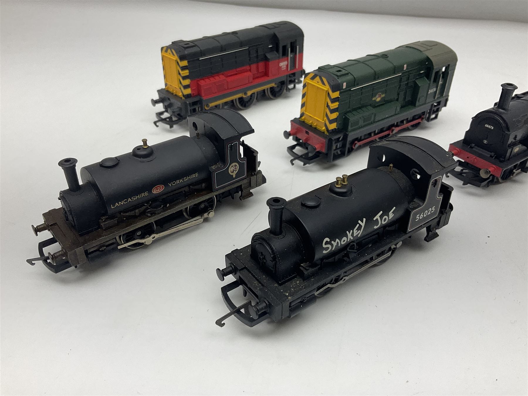 Hornby '00' gauge - five locomotives comprising two Class 08 0-6-0 Diesel shunters No.08513 and D417 - Image 3 of 8