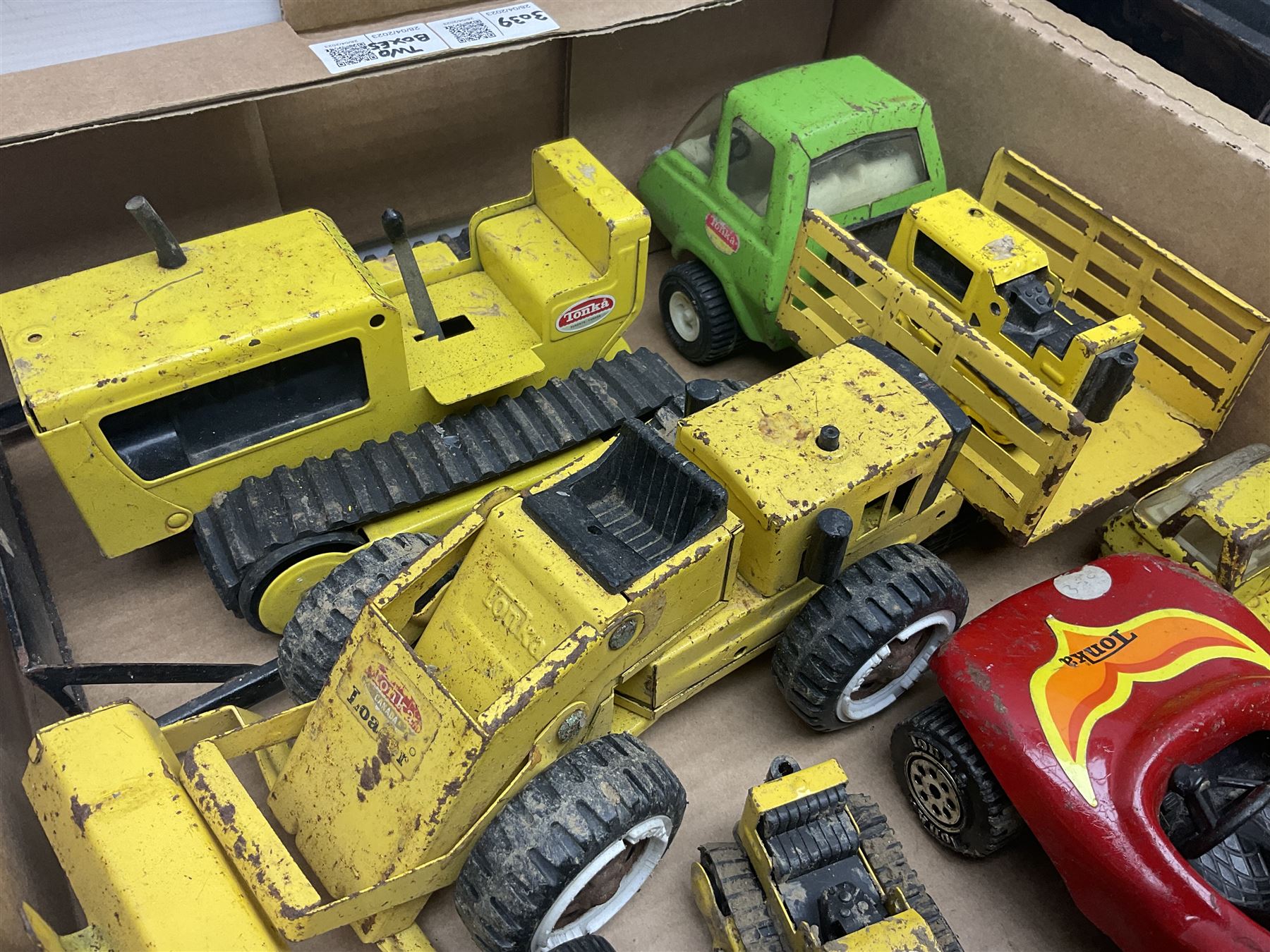Tonka - fourteen pressed steel vehicles including Pick-up Truck - Image 2 of 8