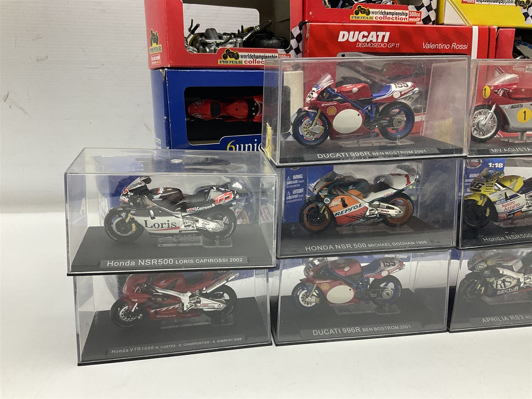 Fifty-one die-cast models of motorcycles by Maisto - Image 11 of 18