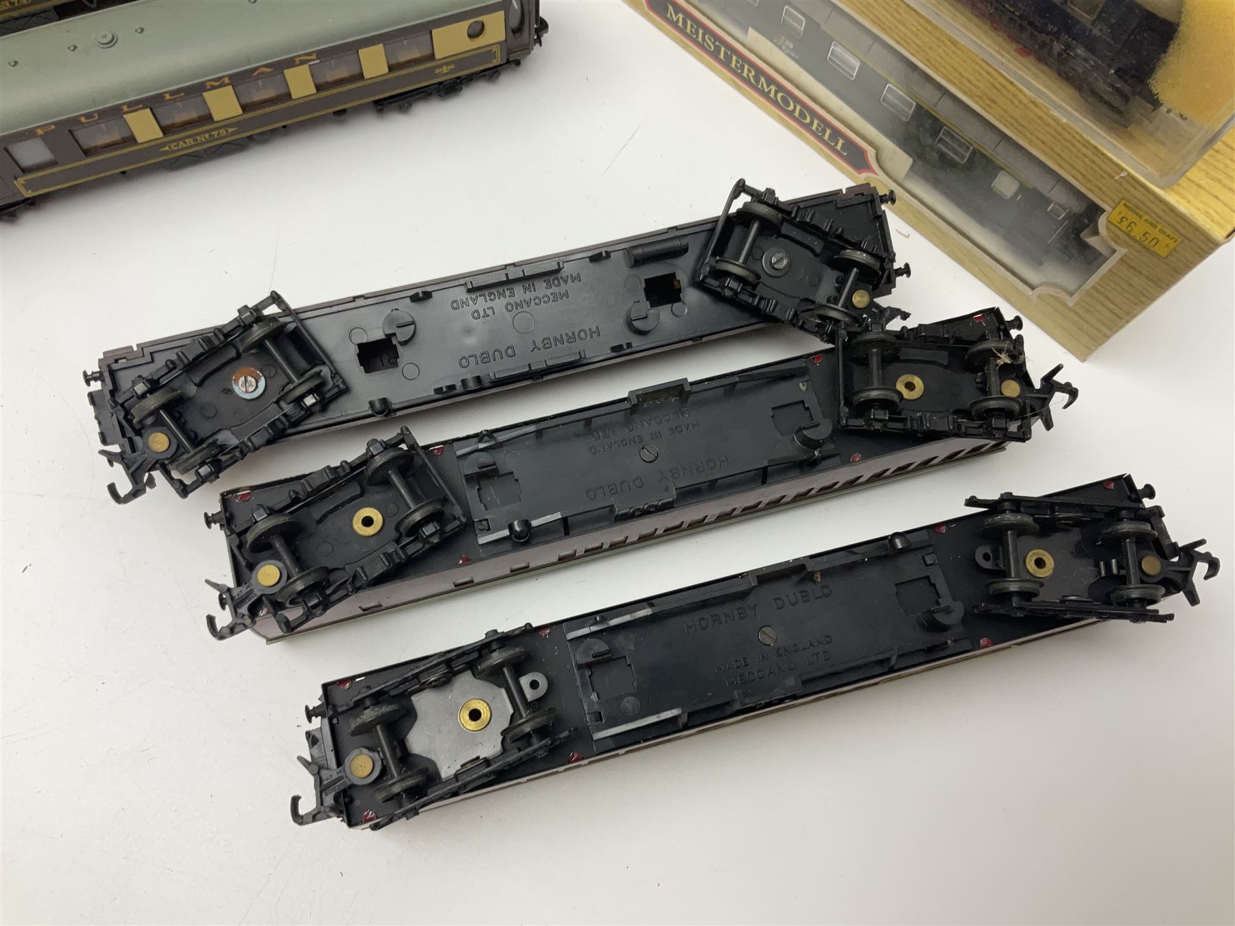 '00' gauge - four boxed and seven unboxed passenger coaches by Hornby Dublo - Image 7 of 12