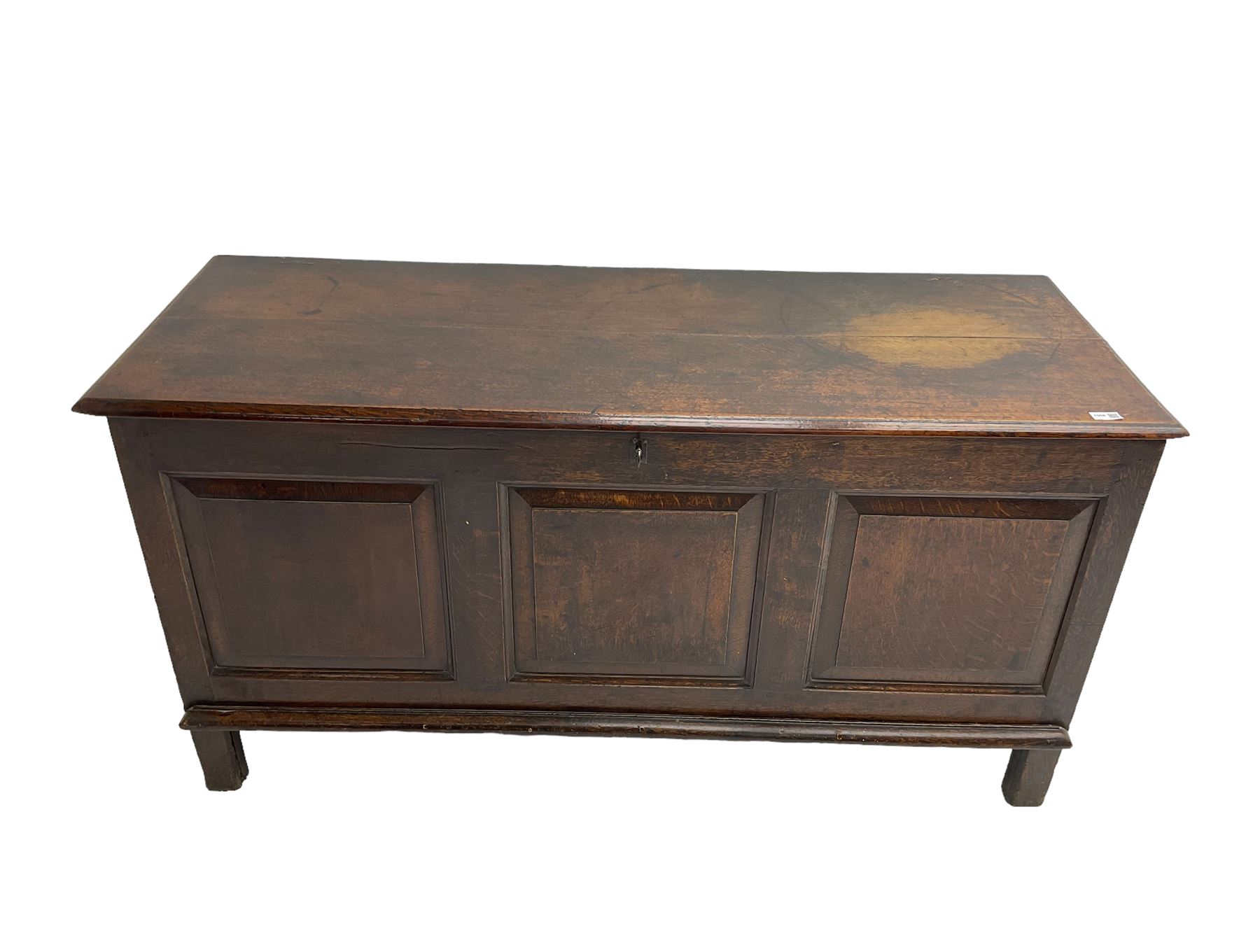 Large 18th to early 19th century oak coffer - Image 2 of 6