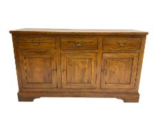 Willis & Gambier - oak sideboard