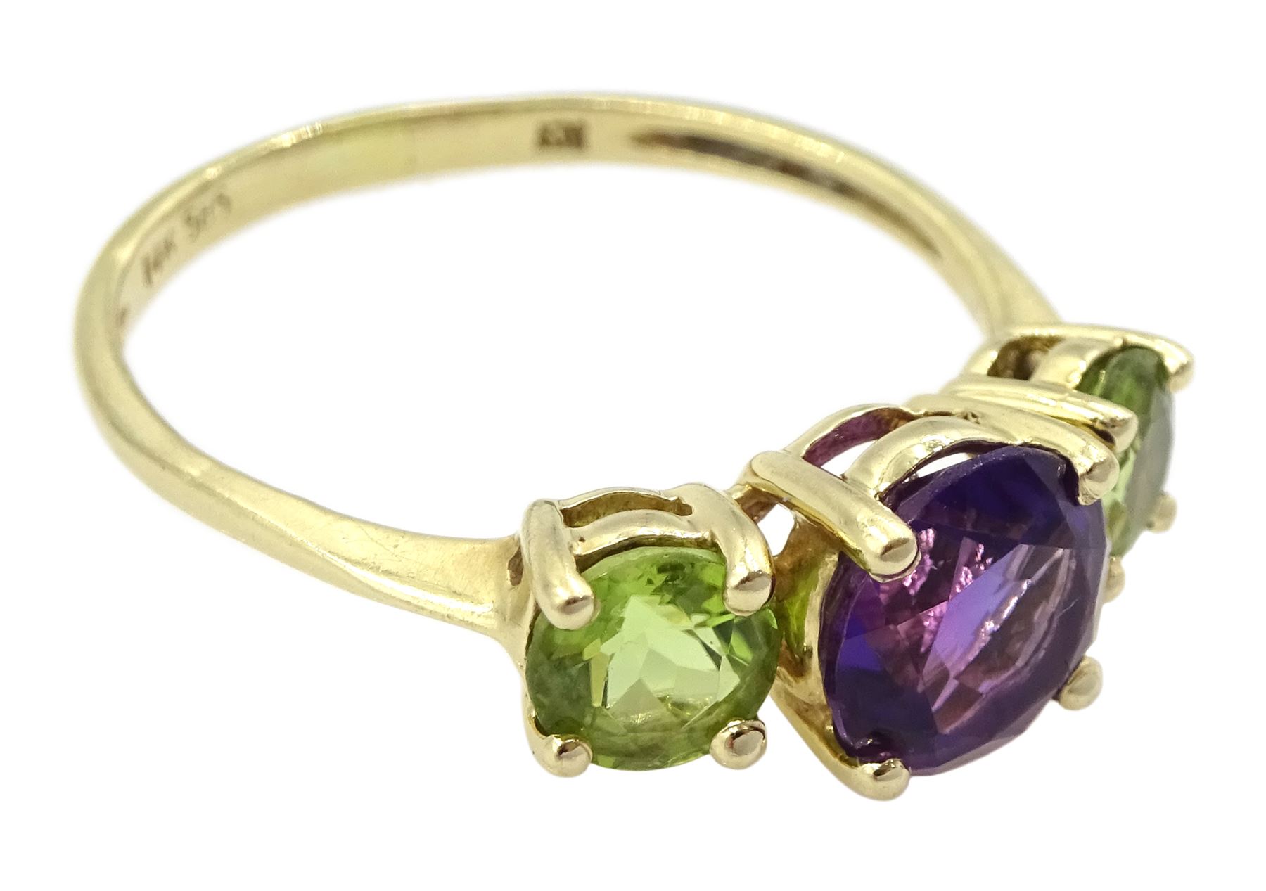 14ct gold three stone amethyst and peridot ring - Image 3 of 4