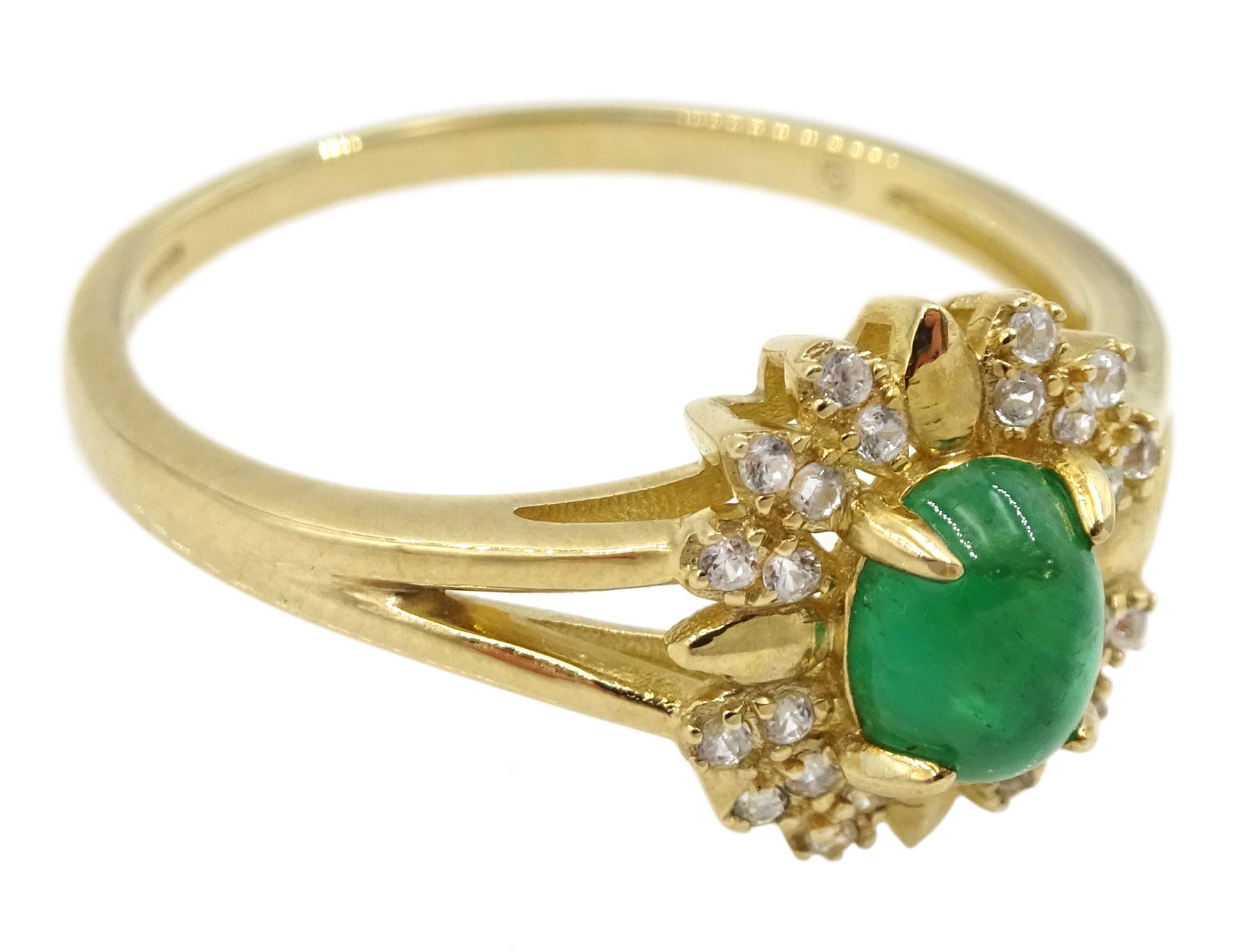 9ct gold cabochon emerald and white zircon cluster ring - Image 3 of 4