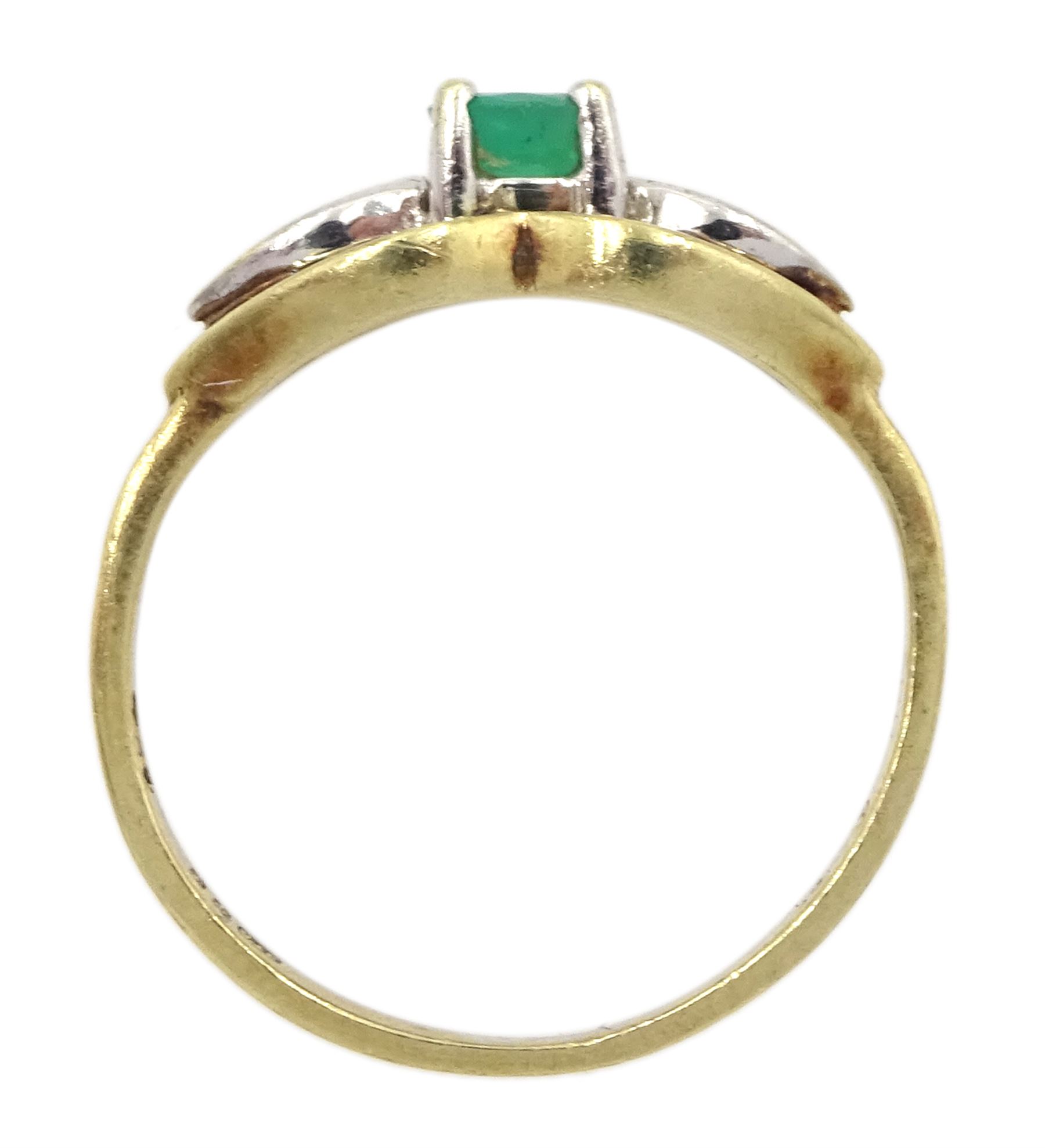 9ct gold round emerald and diamond ring - Image 4 of 4