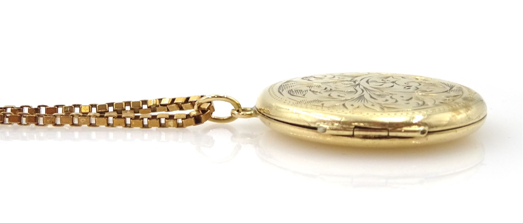 9ct gold round locket pendant necklace - Image 2 of 3