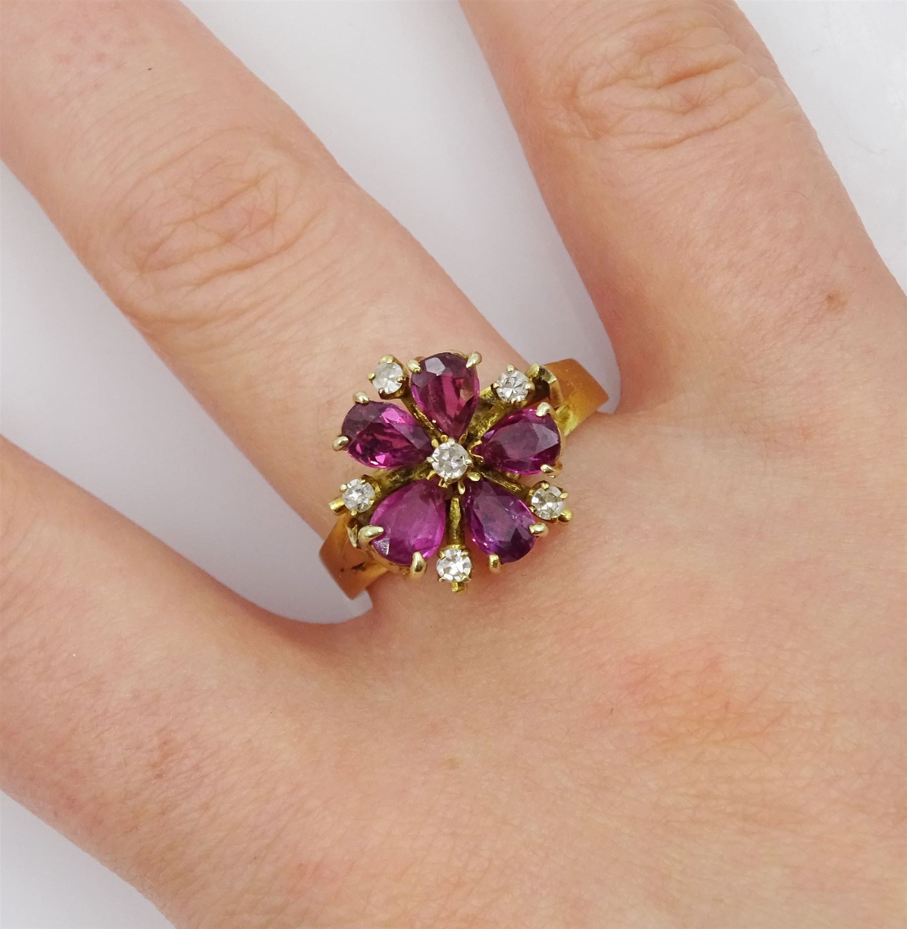 14ct gold pear shaped pink/purple stone and round brilliant cut diamond flower head cluster ring - Image 2 of 4