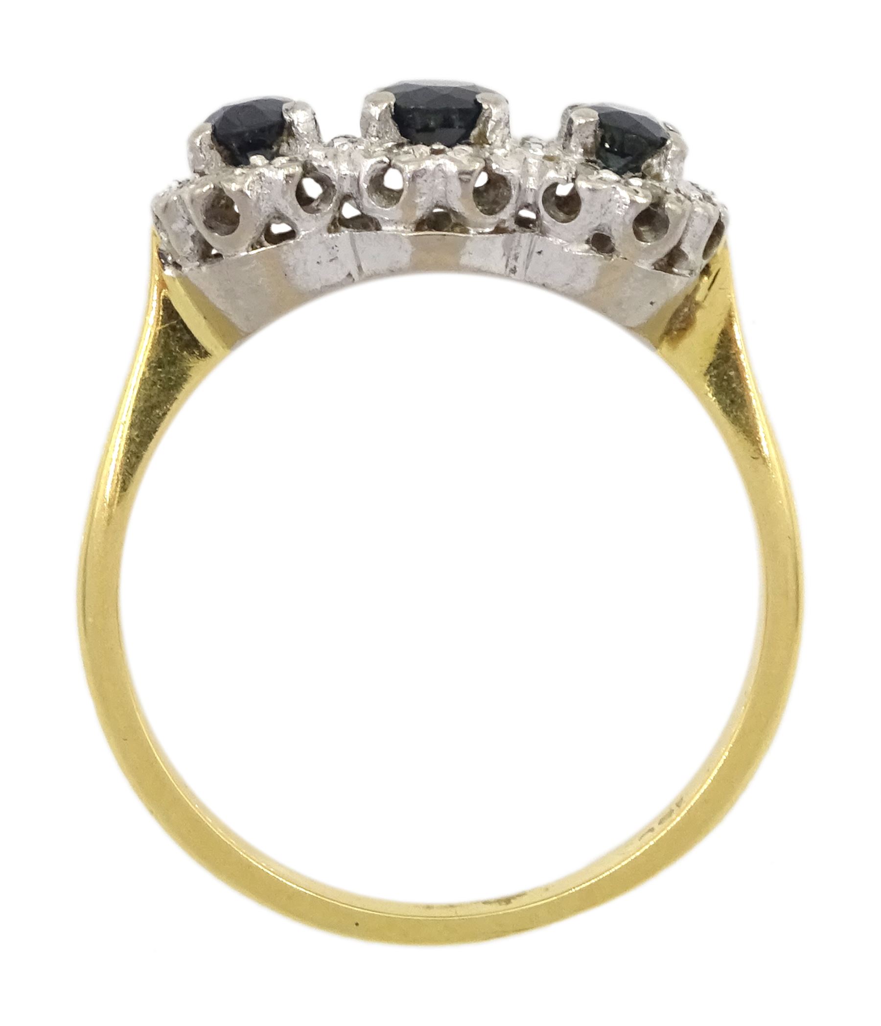 18ct gold three stone oval sapphire and diamond chip cluster ring - Image 4 of 4