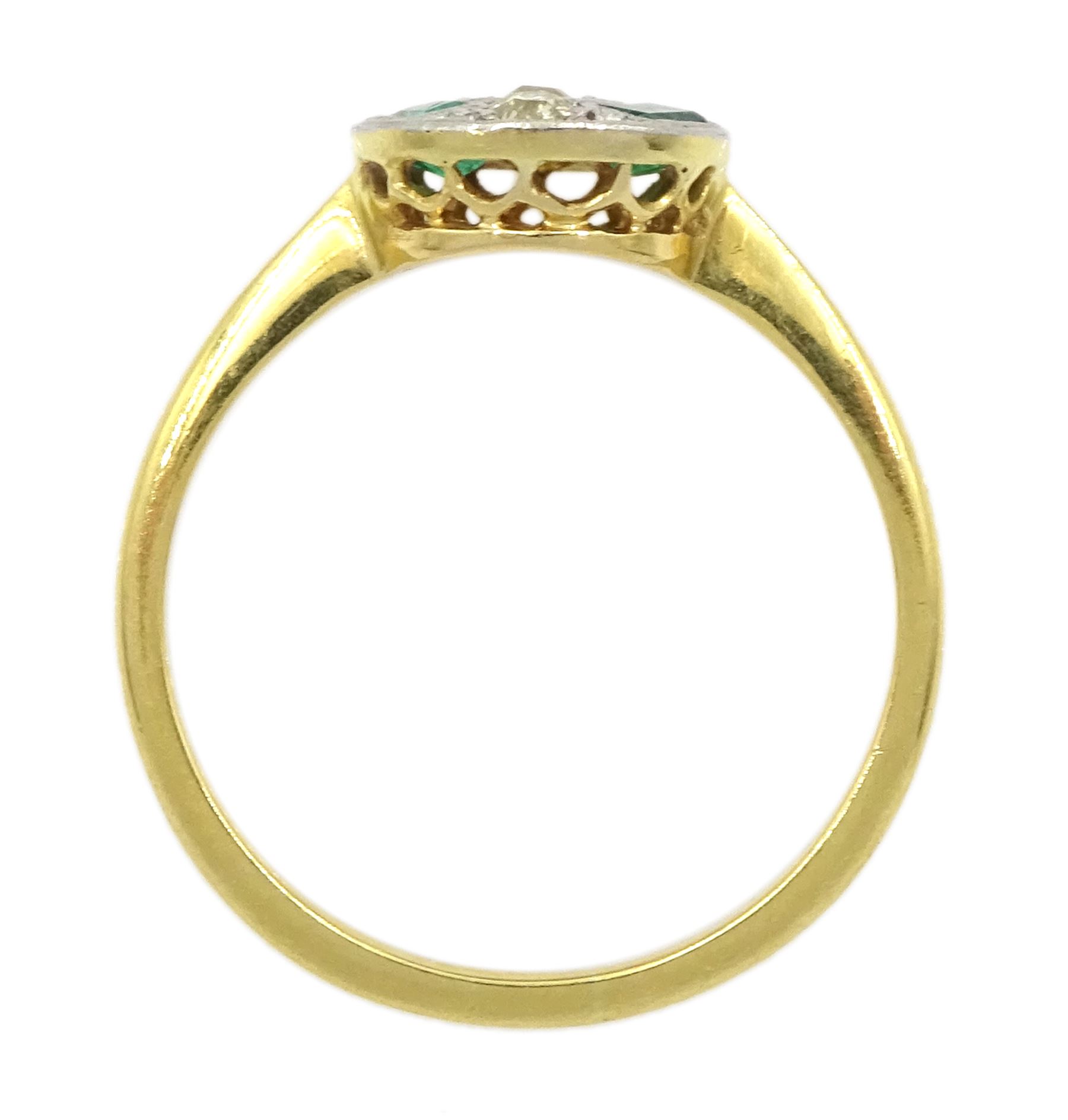 Art Deco old cut diamond and calibre cut emerald target ring - Image 4 of 4