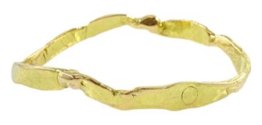 18ct gold bangle stamped 750 Cartier