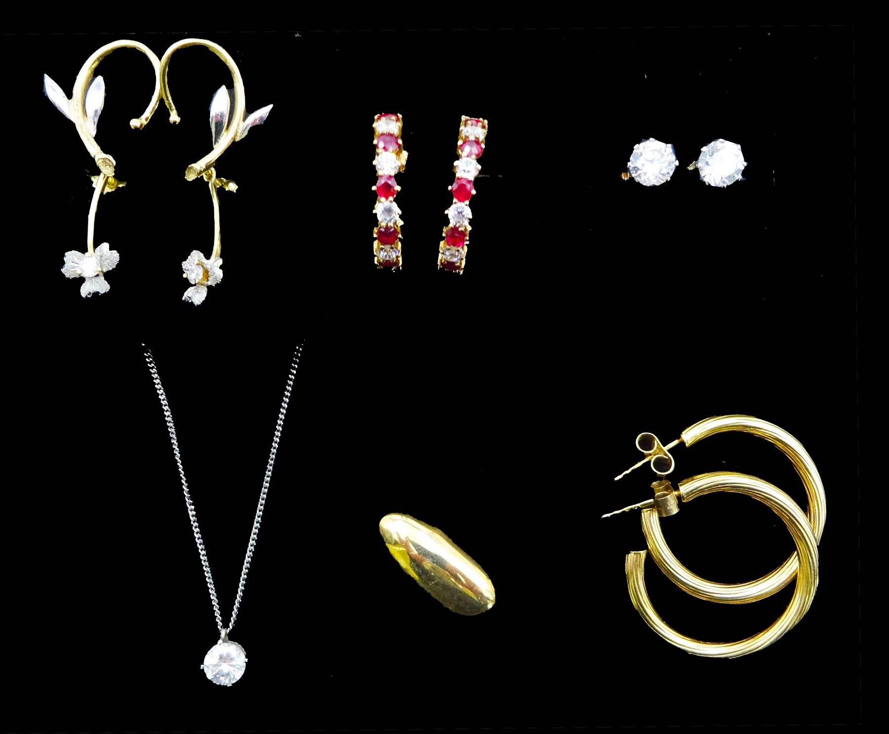 9ct gold jewellery including pair of hoop stud earrings