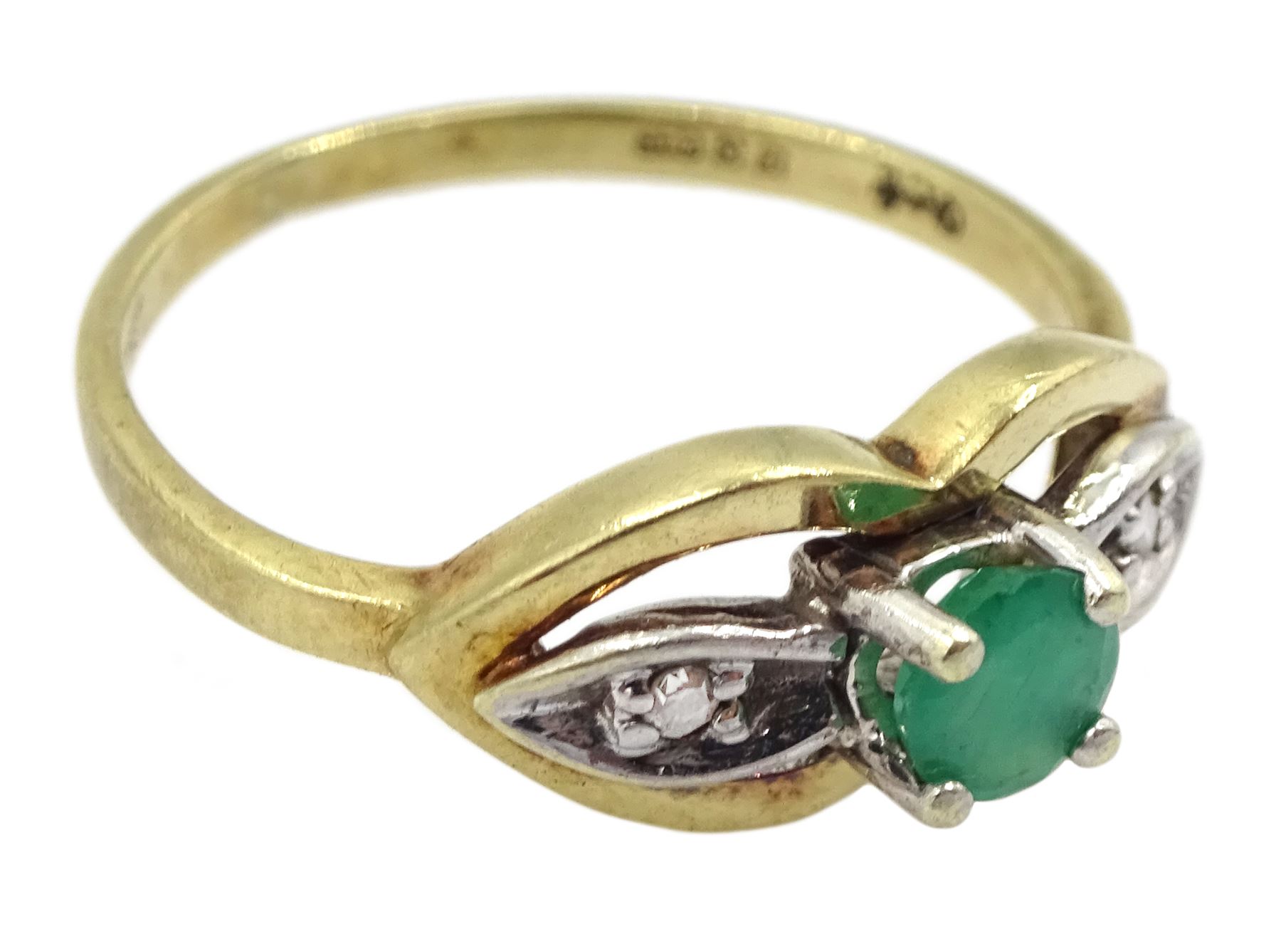 9ct gold round emerald and diamond ring - Image 3 of 4