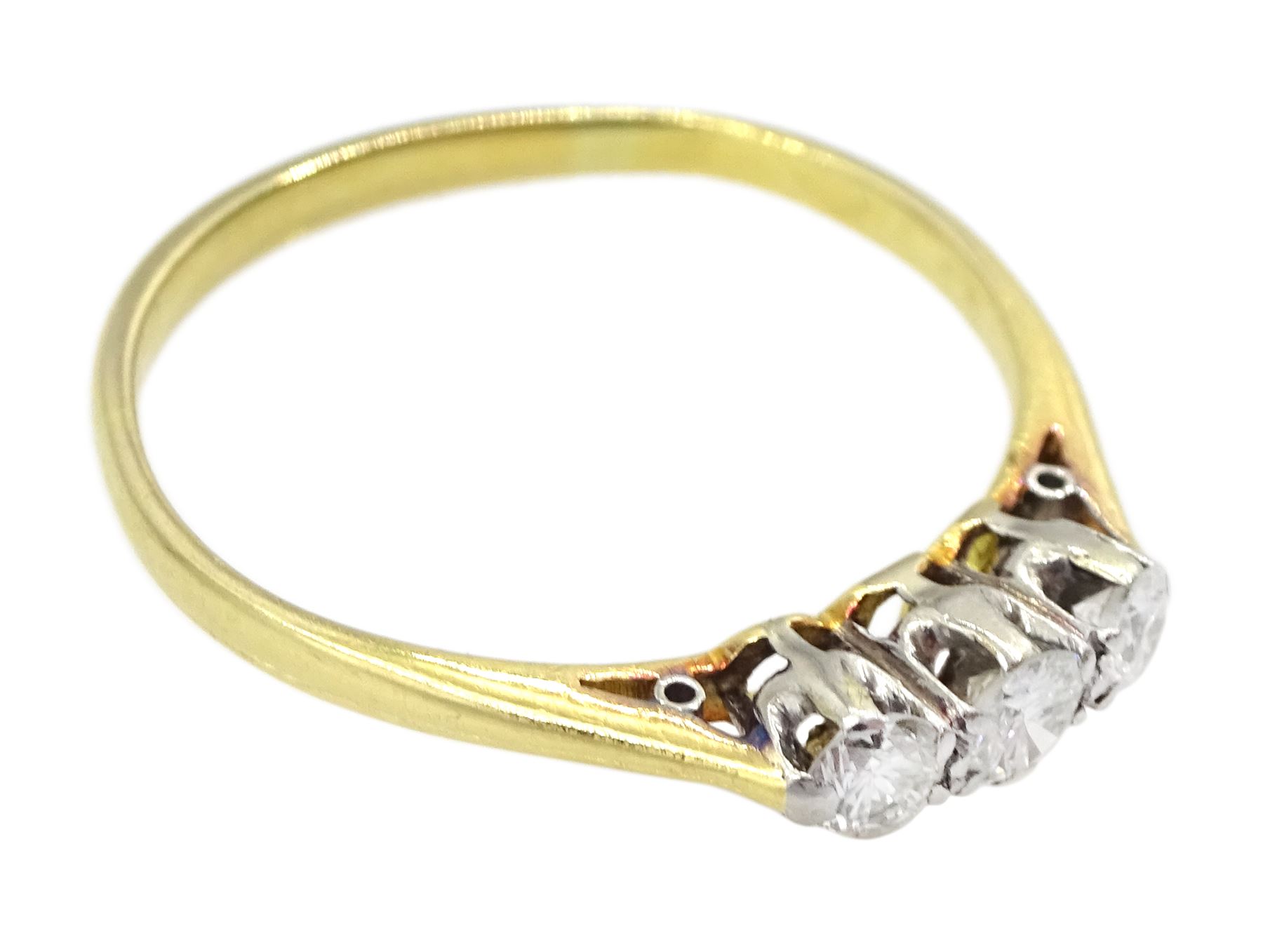 18ct gold three stone round brilliant cut diamond ring - Image 3 of 4