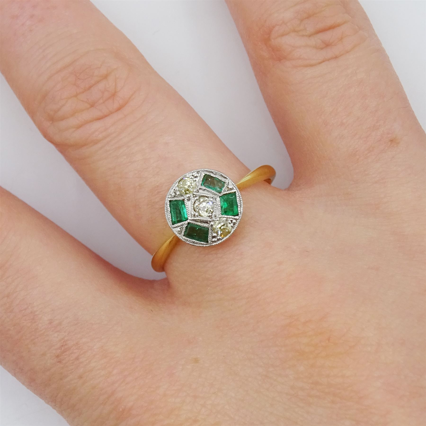 Art Deco old cut diamond and calibre cut emerald target ring - Image 2 of 4