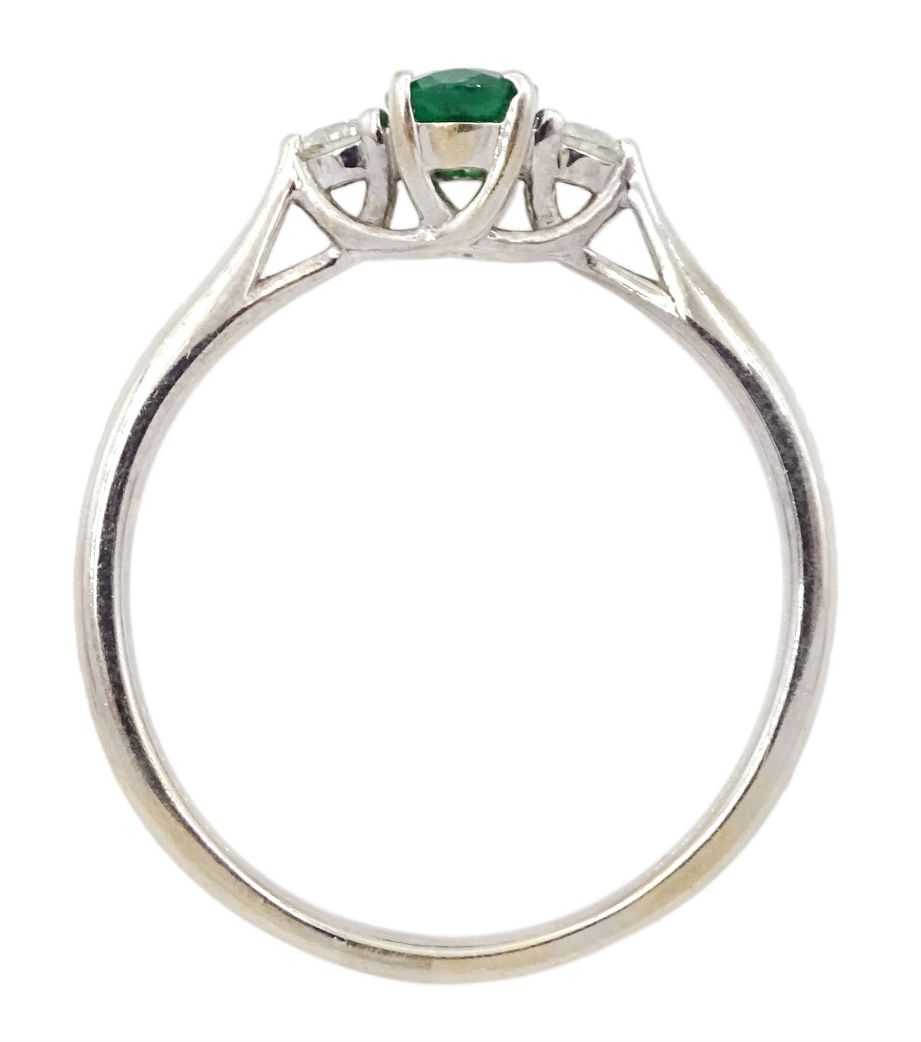 18ct white gold three stone oval emerald and round brilliant cut diamond ring - Image 4 of 4