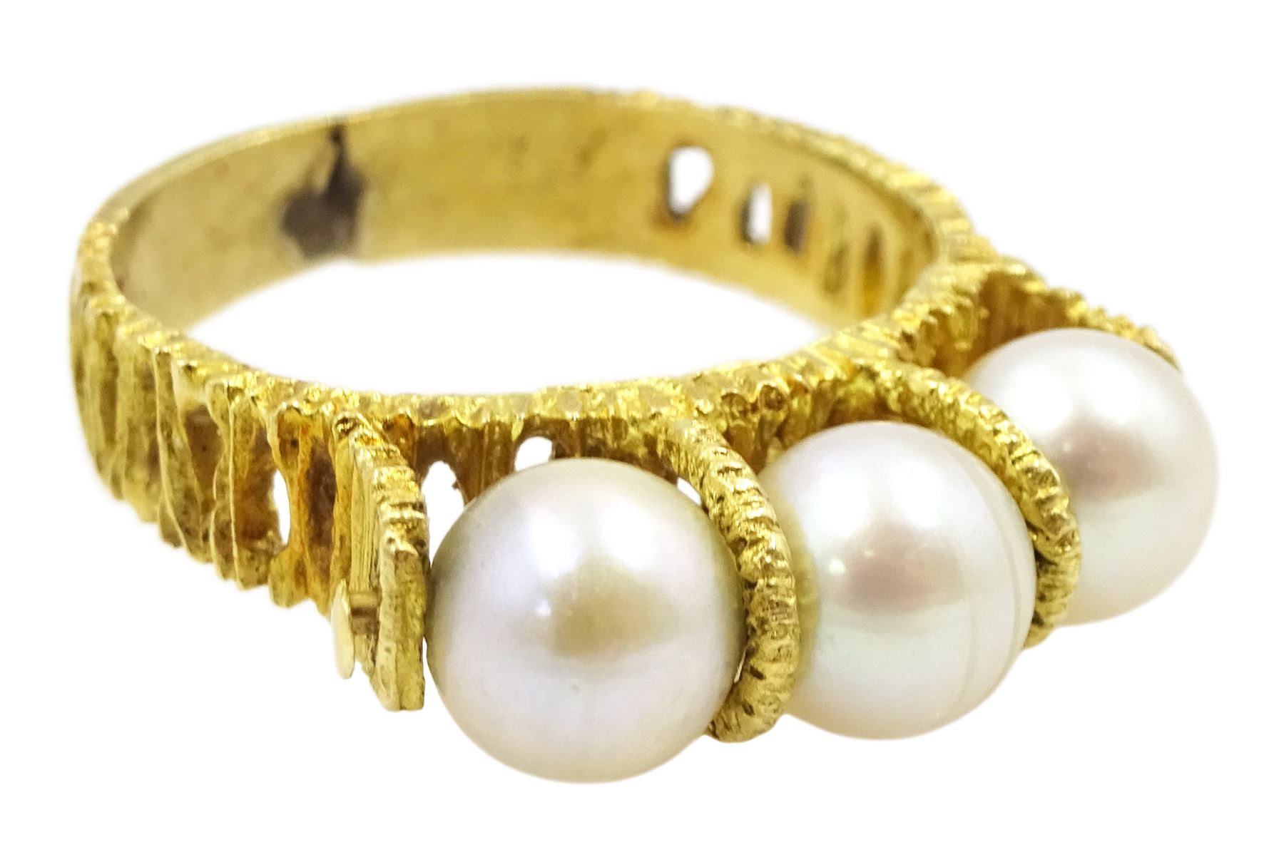 Gold three stone pearl ring and a single strand pearl necklace - Image 2 of 2