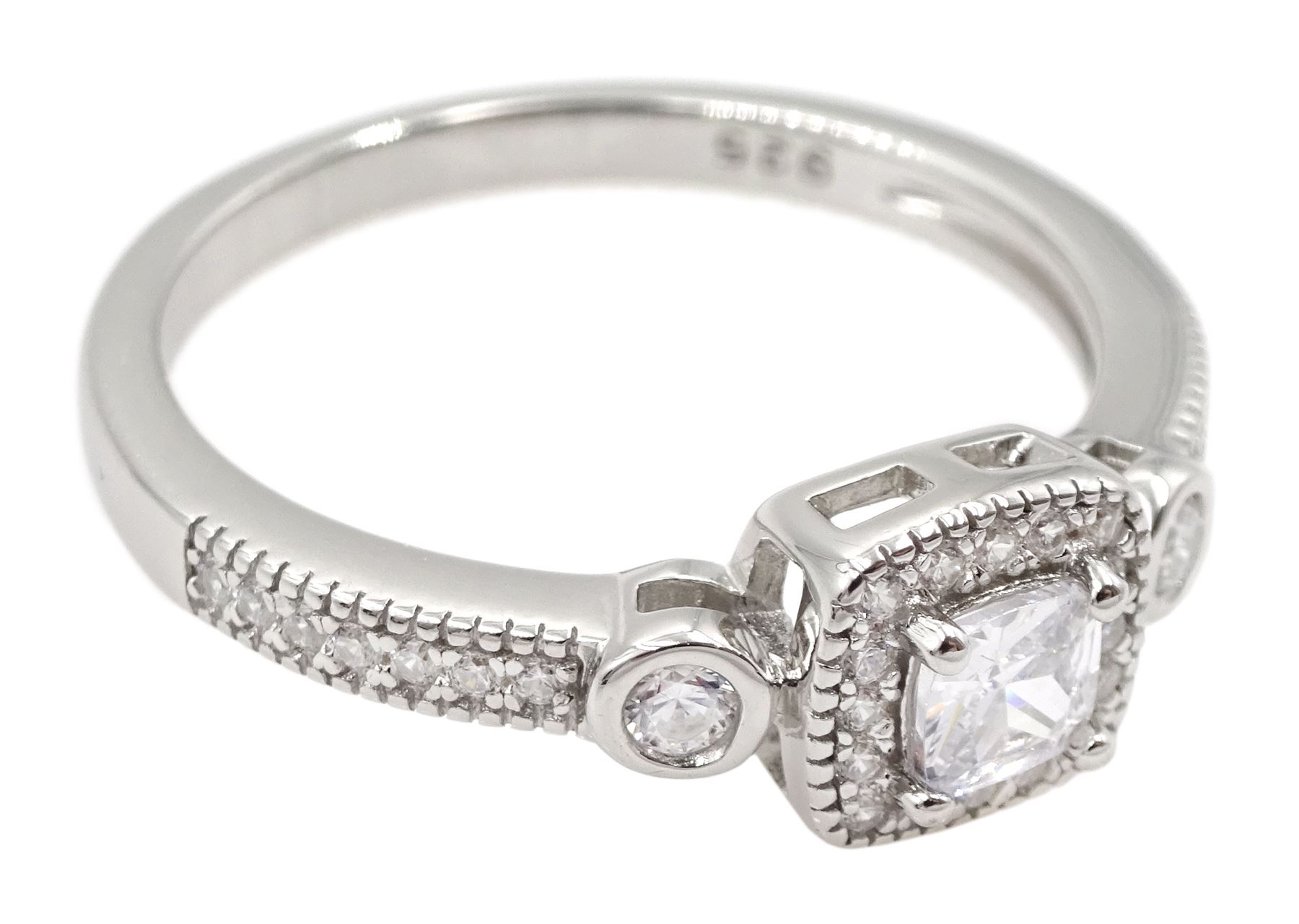 Silver square cubic zirconia cluster ring - Image 3 of 4