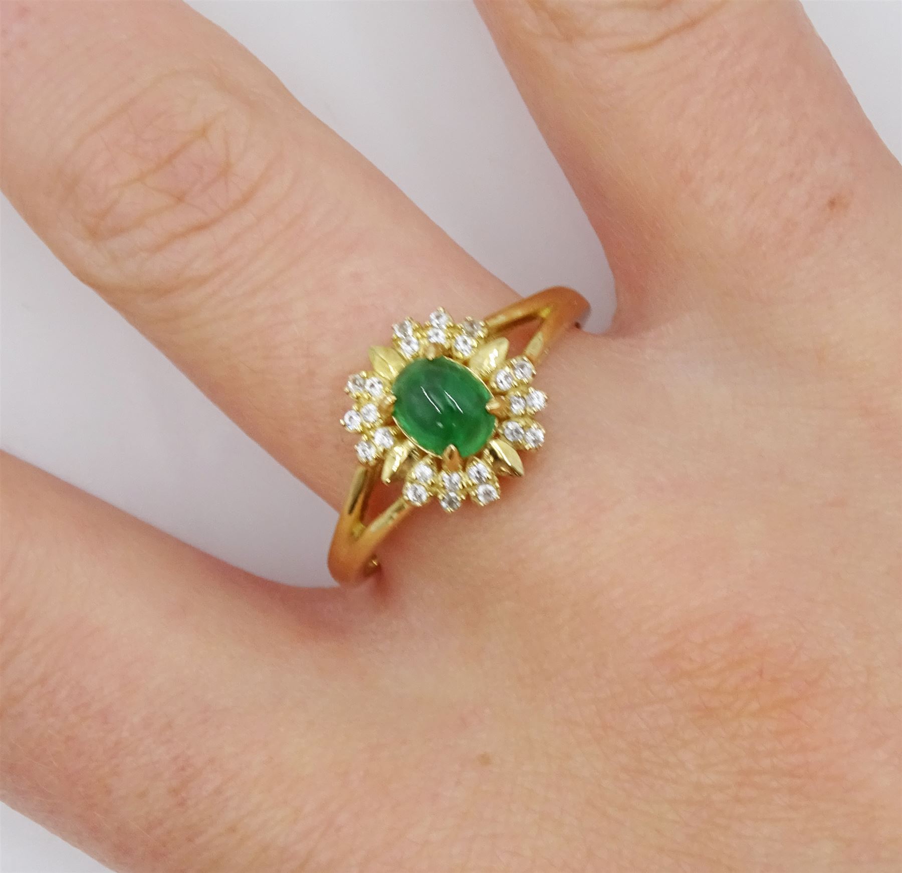 9ct gold cabochon emerald and white zircon cluster ring - Image 2 of 4