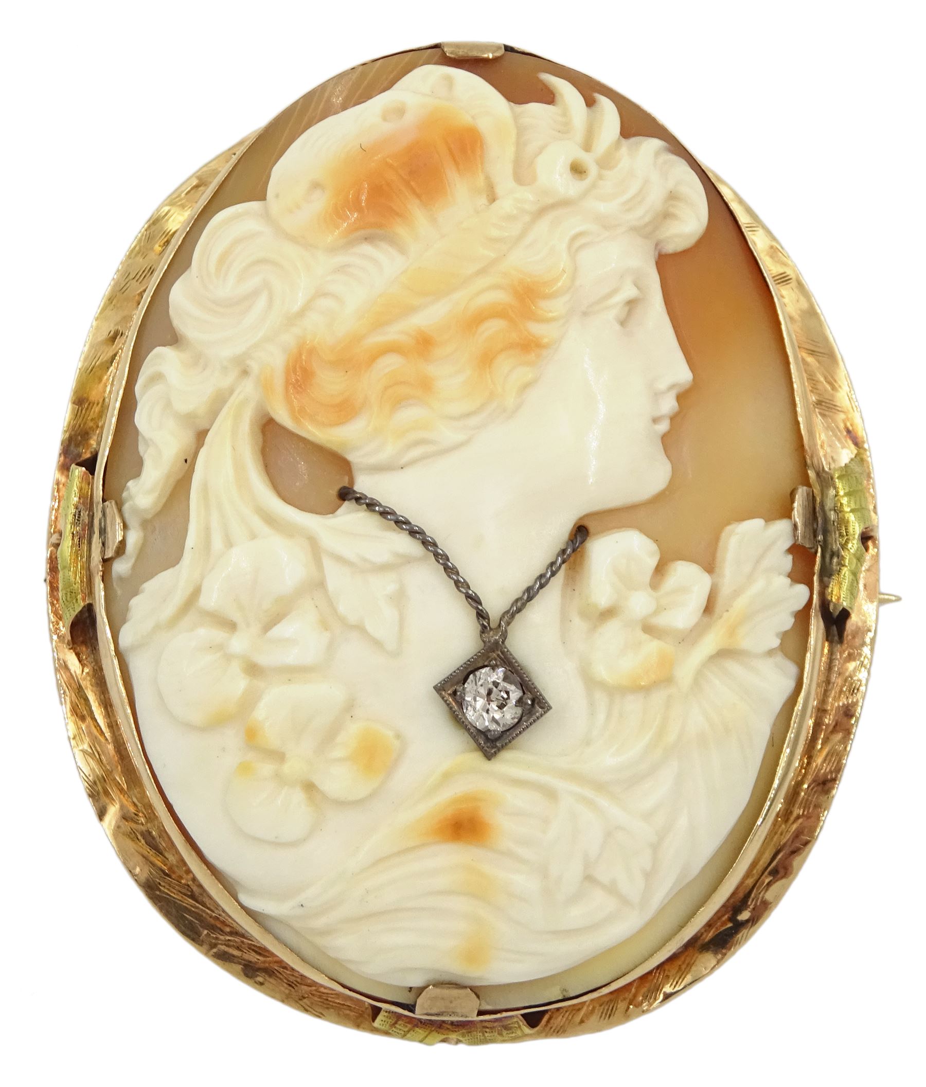 Victorian gold mounted cameo pendant