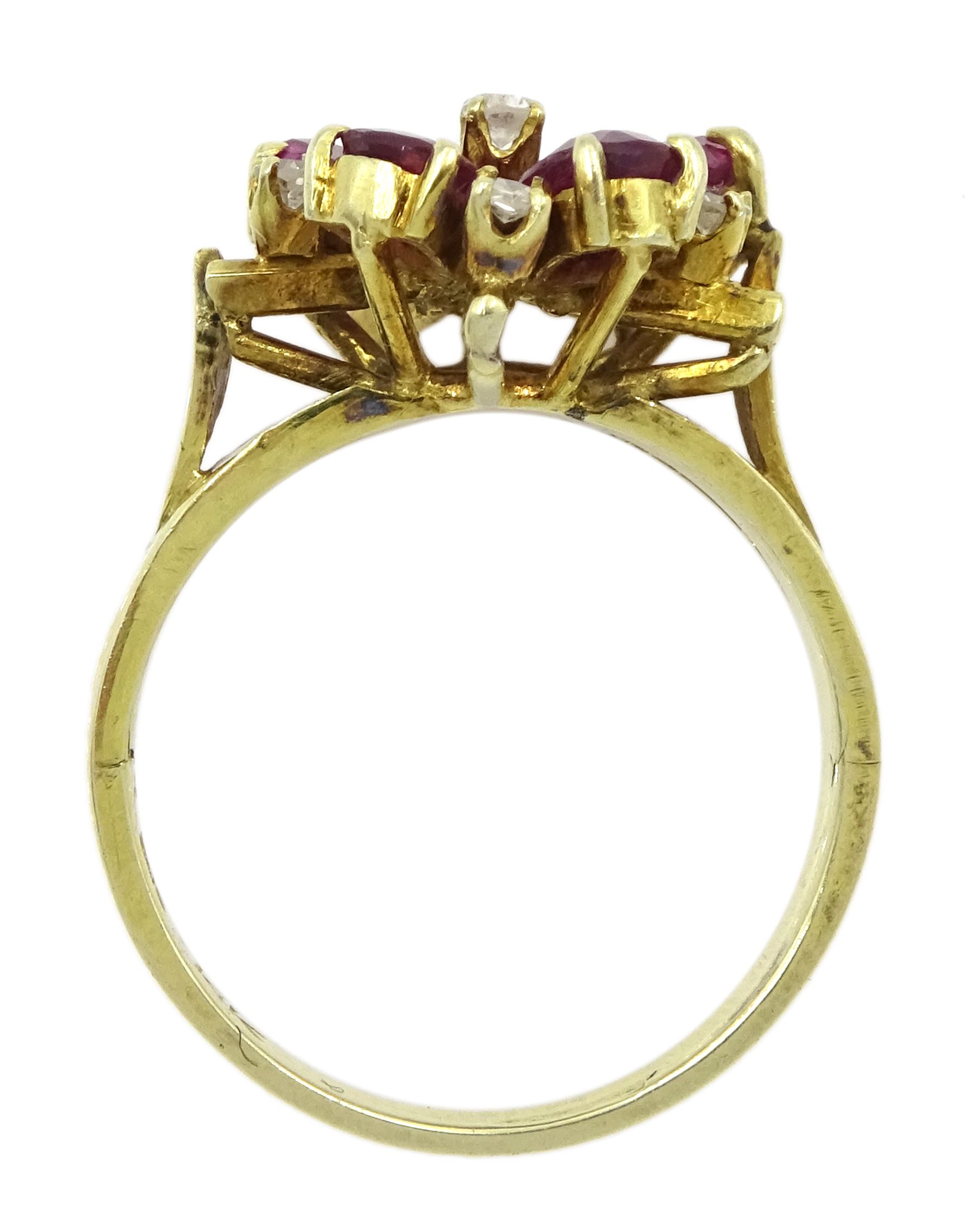 14ct gold pear shaped pink/purple stone and round brilliant cut diamond flower head cluster ring - Image 4 of 4