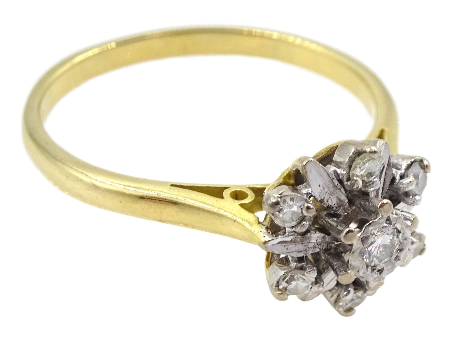 18ct gold round brilliant cut diamond cluster ring - Image 3 of 4