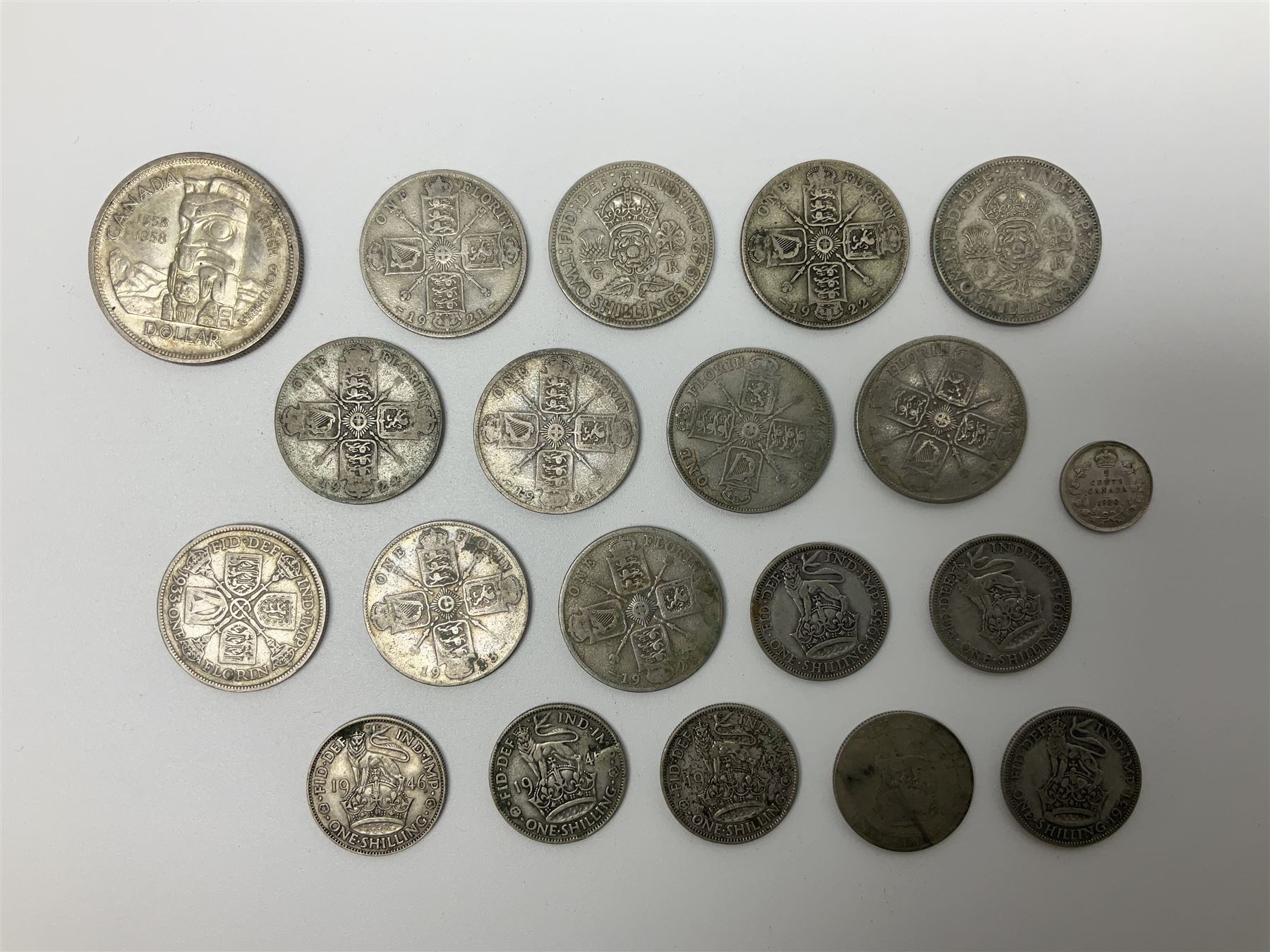 Approximately 160 grams of Great British pre 1947 silver coins - Image 3 of 5