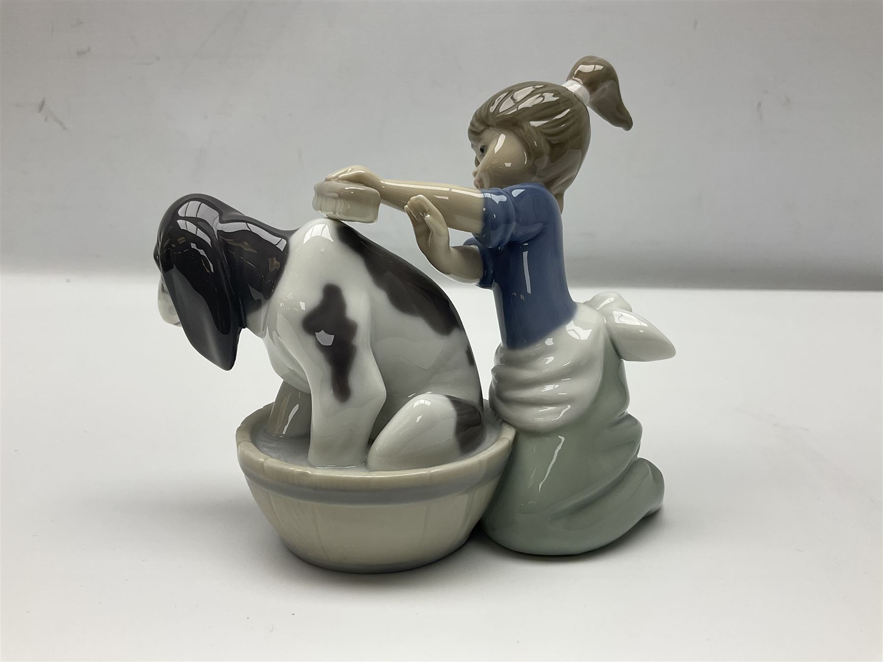 Pair of Lladro figures comprising 'Mis Amigos' model no 5456 - Image 7 of 10