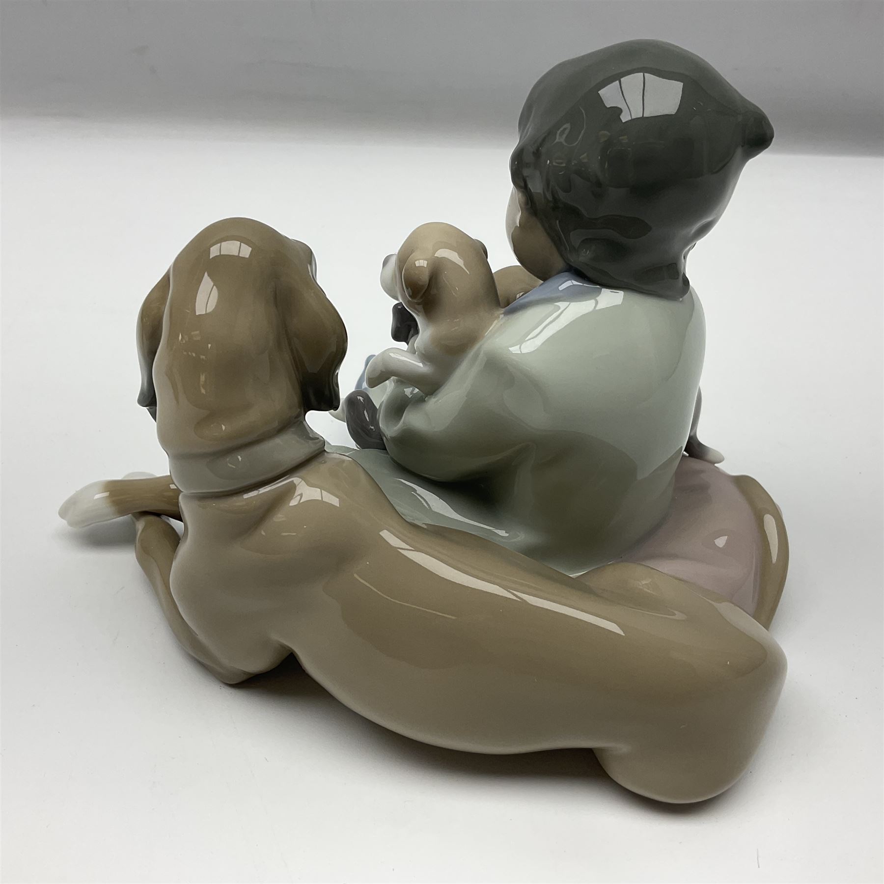 Pair of Lladro figures comprising 'Mis Amigos' model no 5456 - Image 4 of 10