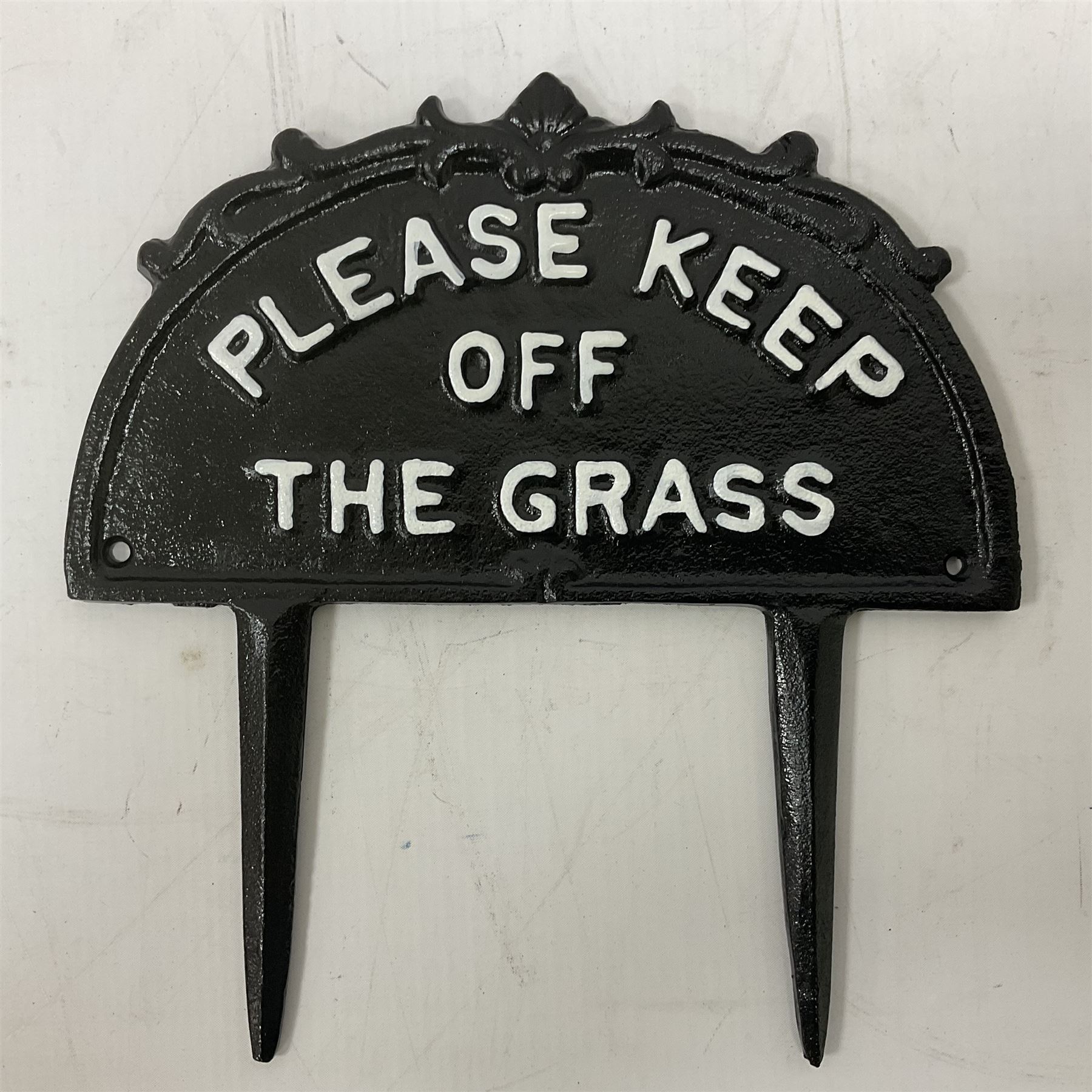 Please Keep Off the Grass cast iron sign - Image 2 of 3